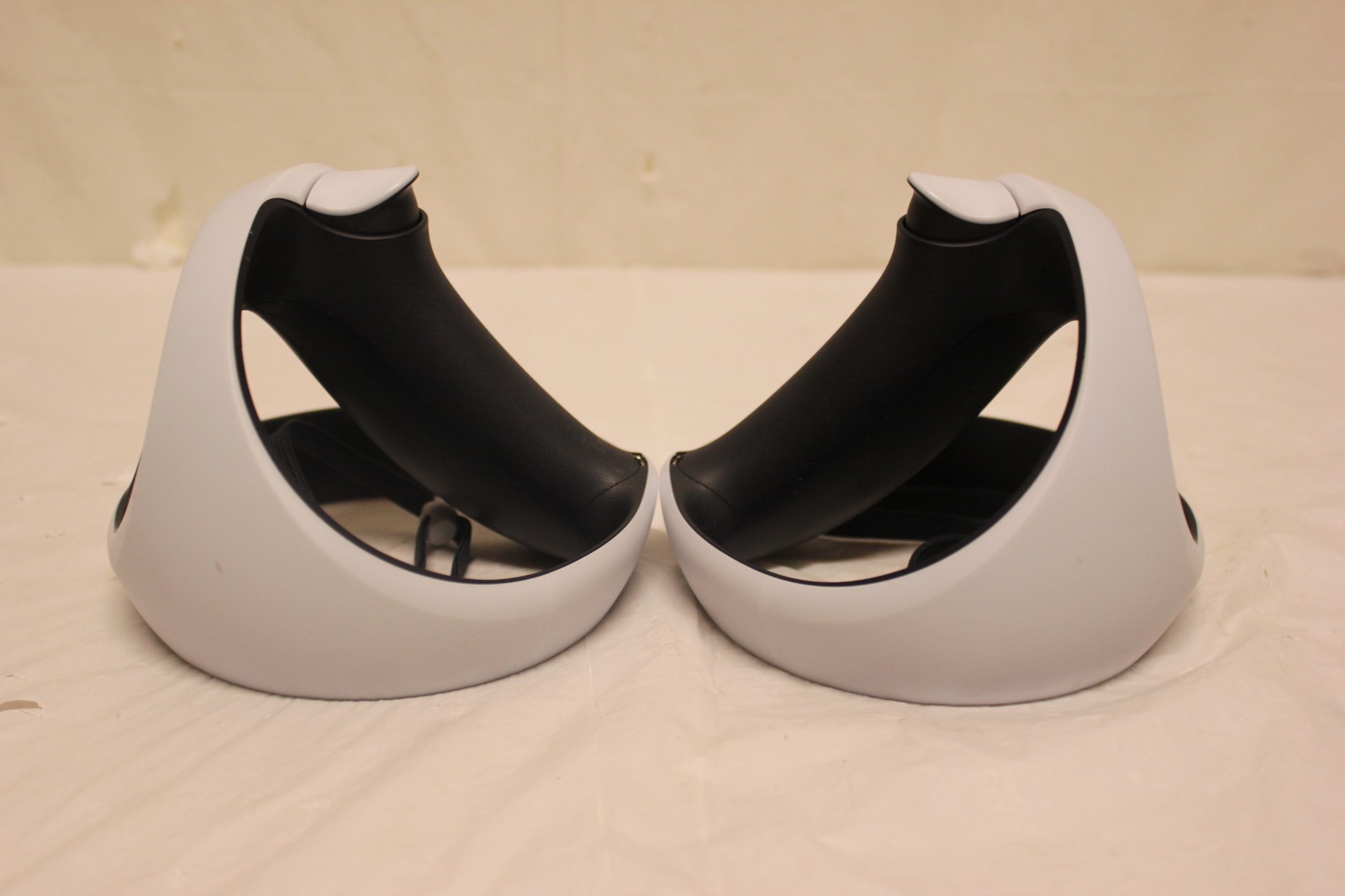 Meta Quest 3 512GB Standalone VR Virtual Reality Gaming Controllers Battery Pack