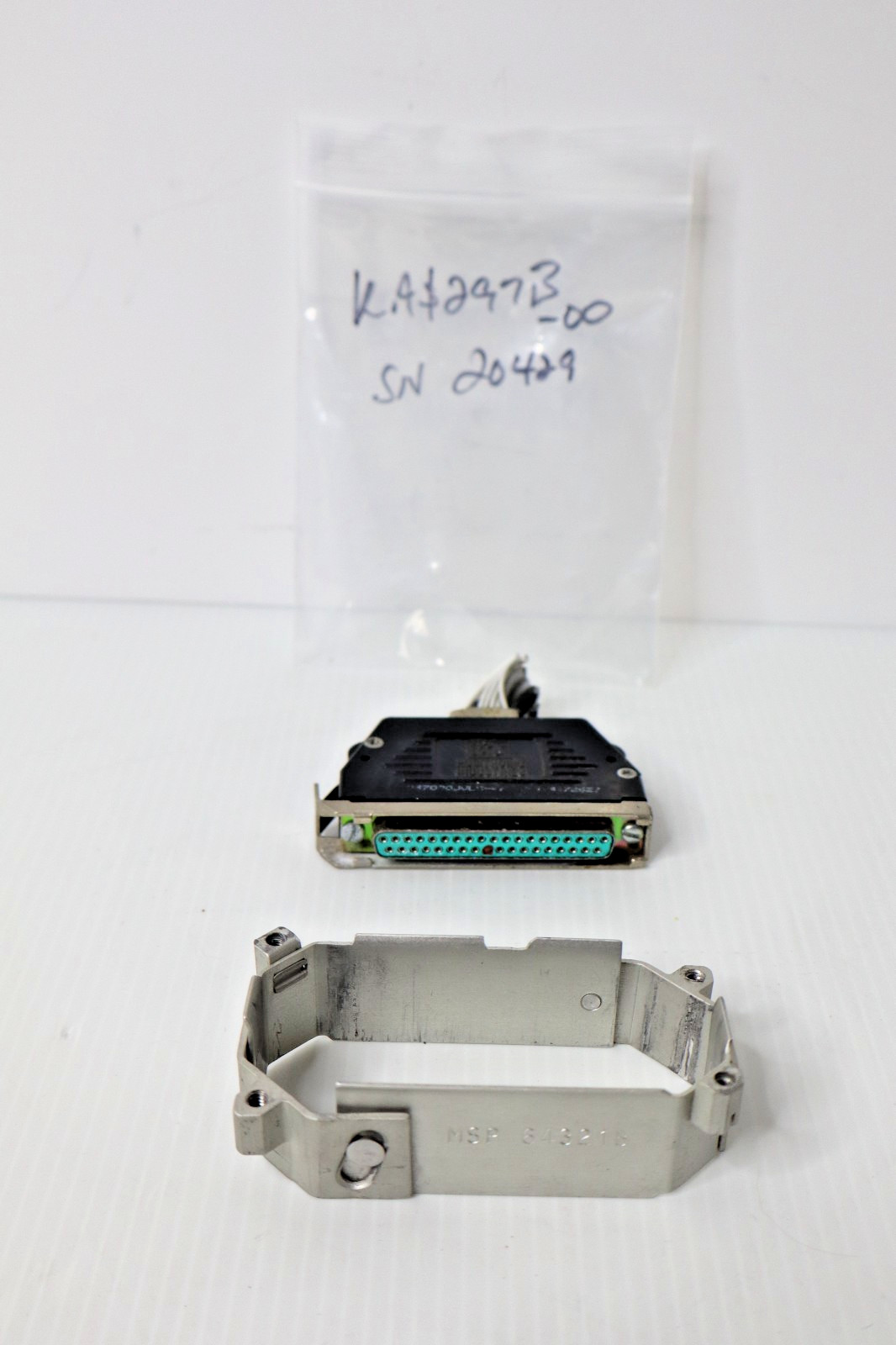 Bendix King KAS 297B Indicator Connector / Mounting Bracket