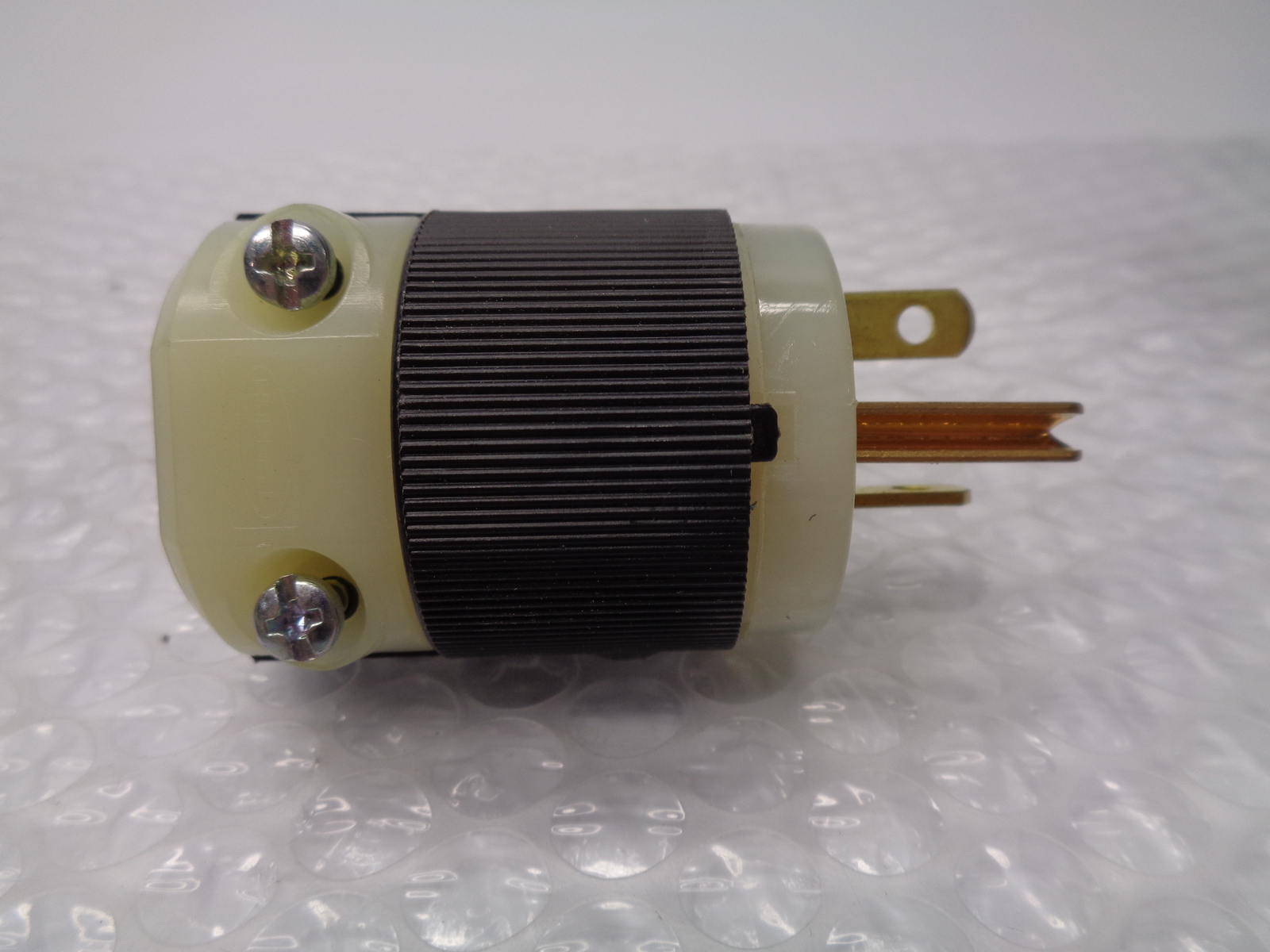 HUBBELL HBL5466C PLUG NSNP