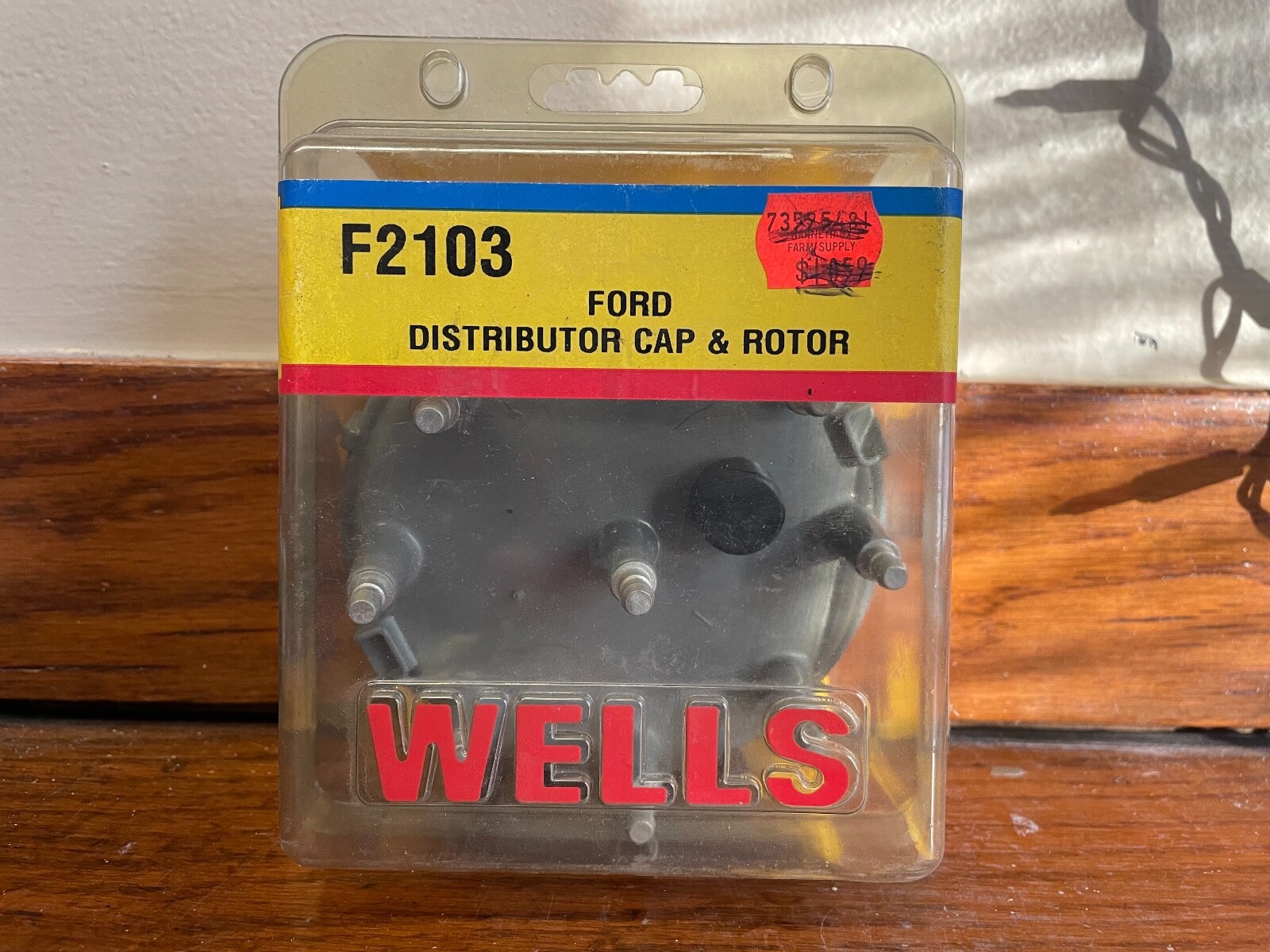 Wells - F2103 - 8 Cylinder Various 77-91 Ford Models Distributor Cap & Rotor