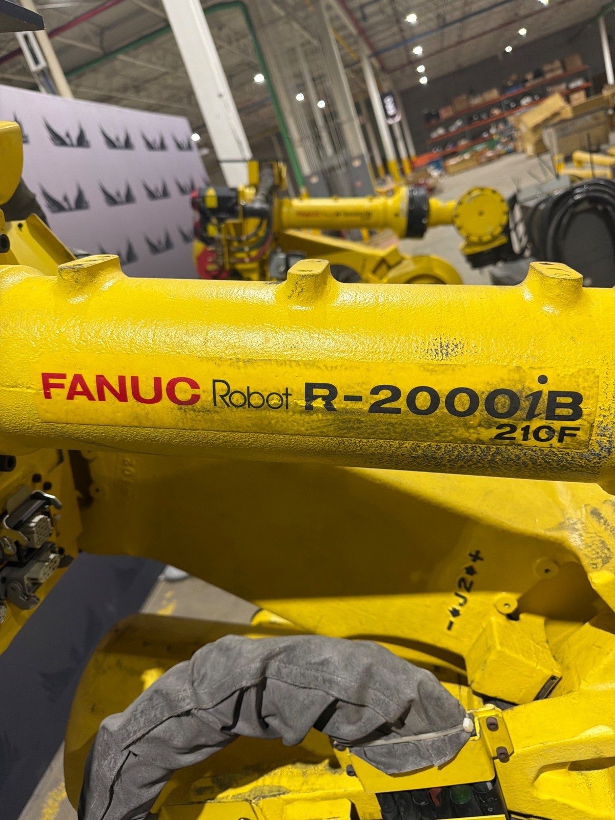FANUC R‑2000iB/210F Complete w/ R‑30iB Controller USED