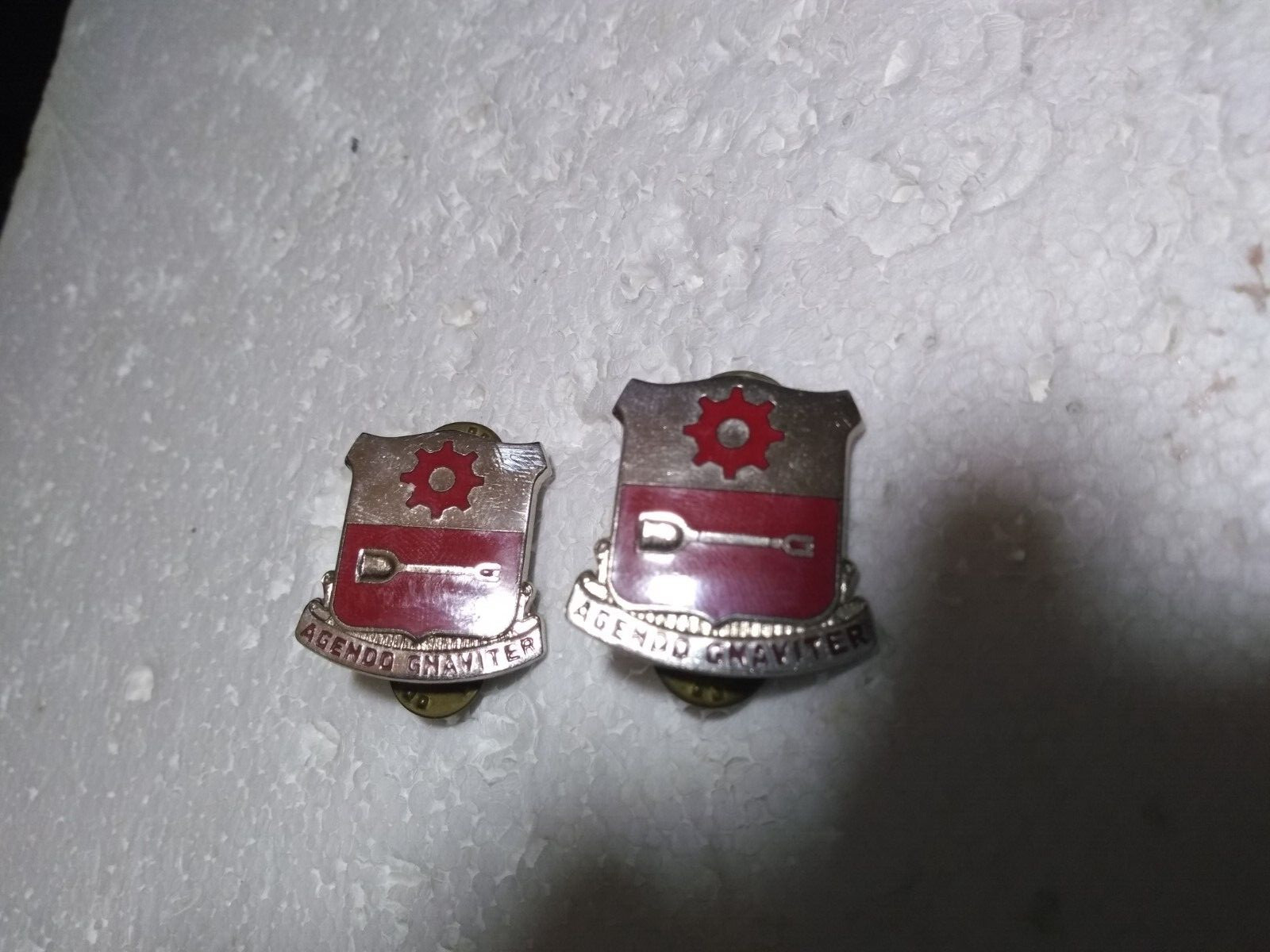 U.S. Army Pair of DUI's- 577th Engineer Battalion- Agendo Gnaviter (23-672)