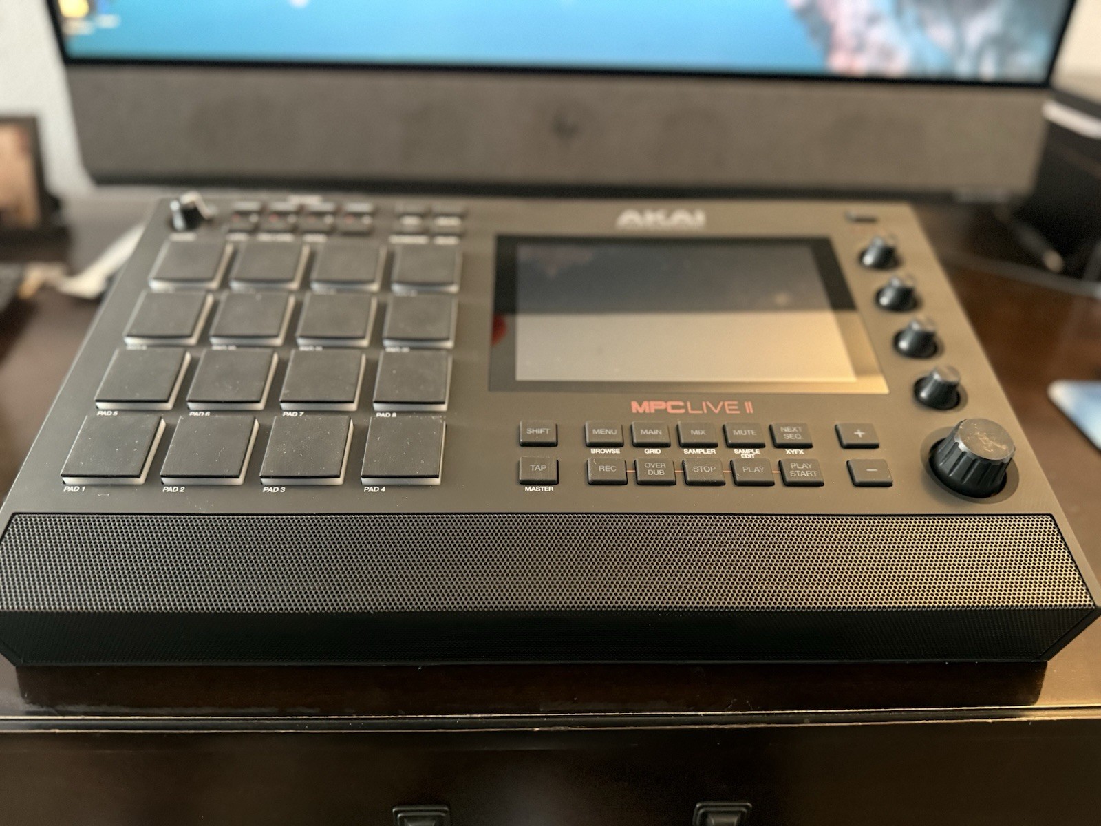 Akai MPC live 2