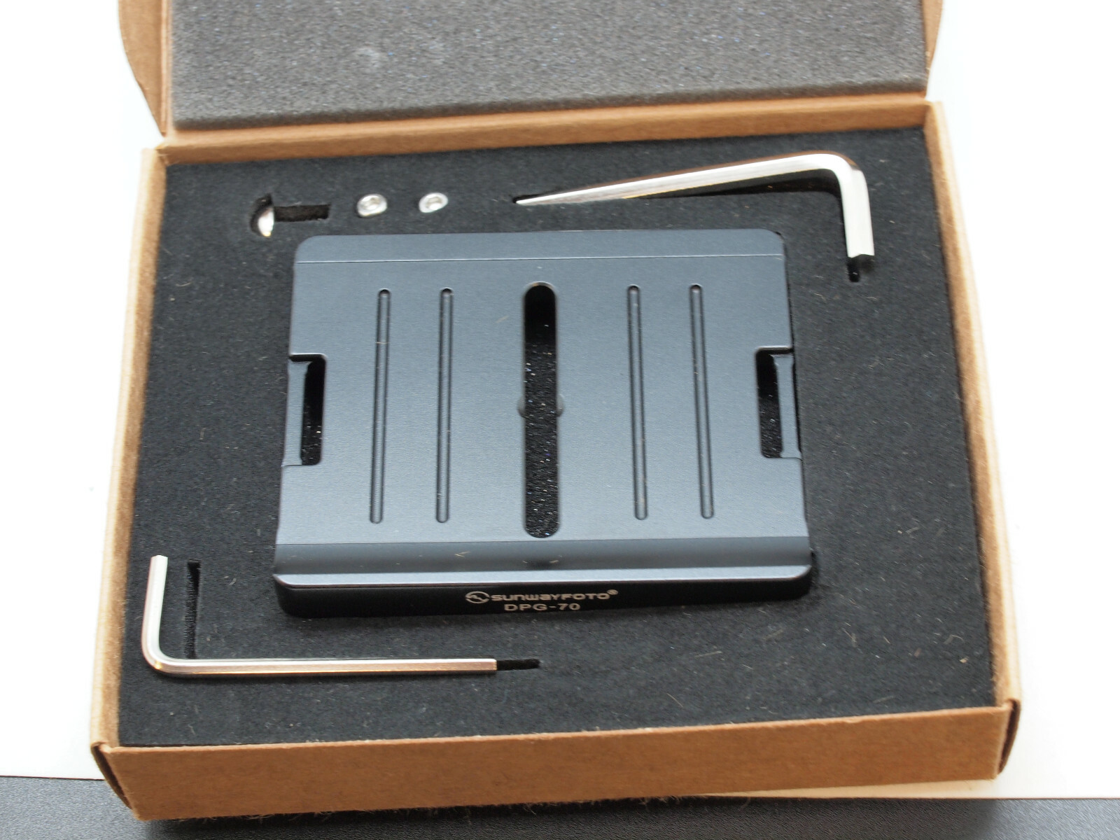 Sunwayfoto DPG-70 Universal Quick Release Plate