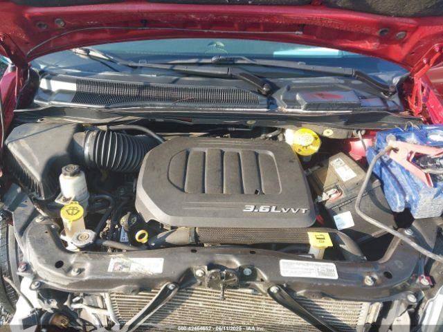 TOWN COUN 2014 Glove Box 4907357