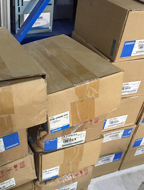 New   R7M-Z75030-S1Z Servo Motor R7MZ75030S1Z IN BOX Free Fast shipping