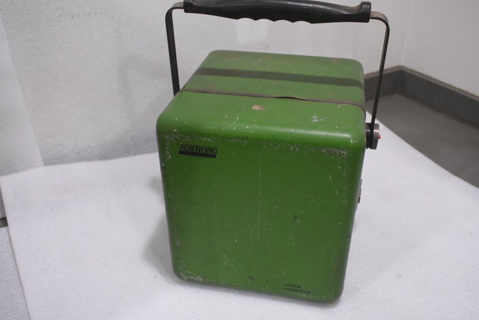 INVENSYS FOXBORO 2AT-CAL CALIBRATOR 118/220/238 VOLTS,  47-63 HZ