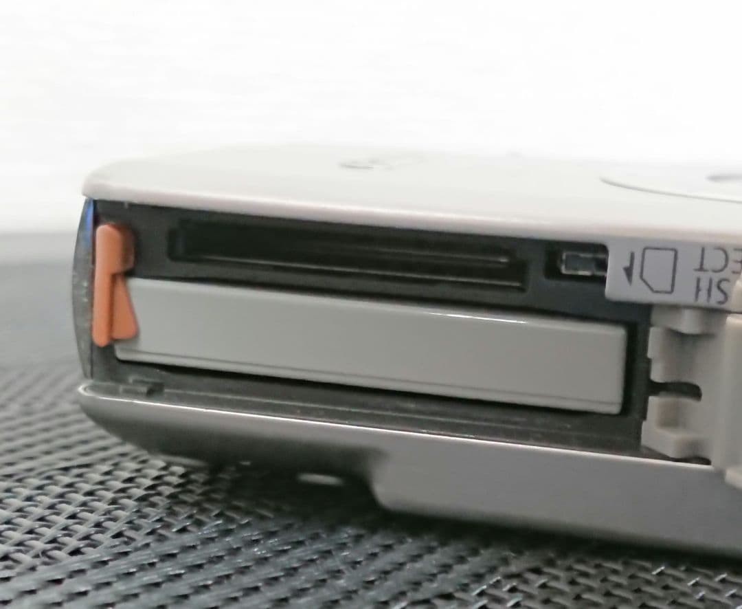 Canon IXY DIGITAL 70 Compact Digital Camera Tested with Minor Wear