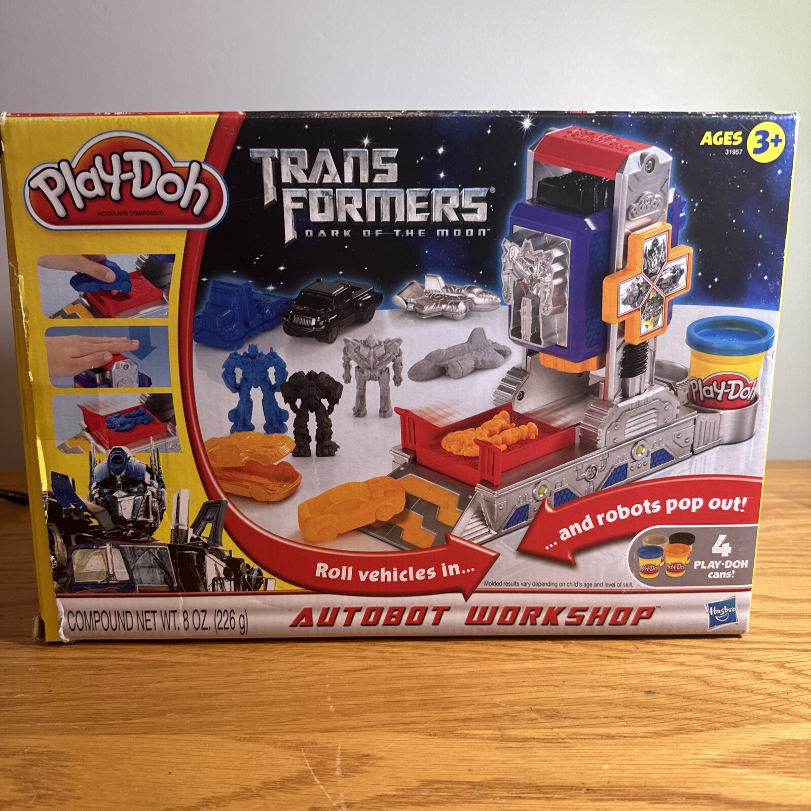Play Doh Transformers Dark of the Moon Autobot Workshop playset INCOMPLETE