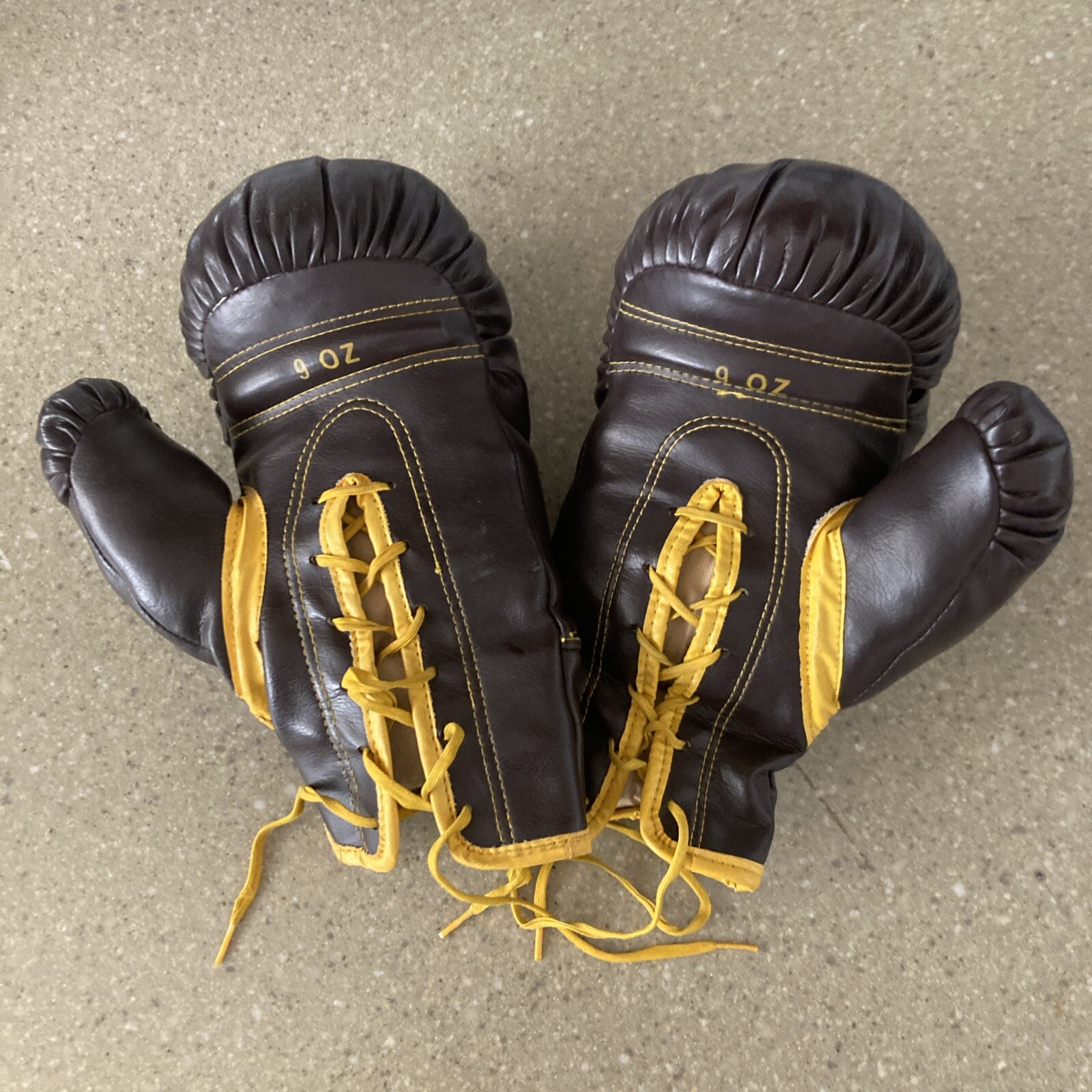 Vintage Everlast USA. 9oz Boxing Gloves Vintage Brown Leather Yellow Trim