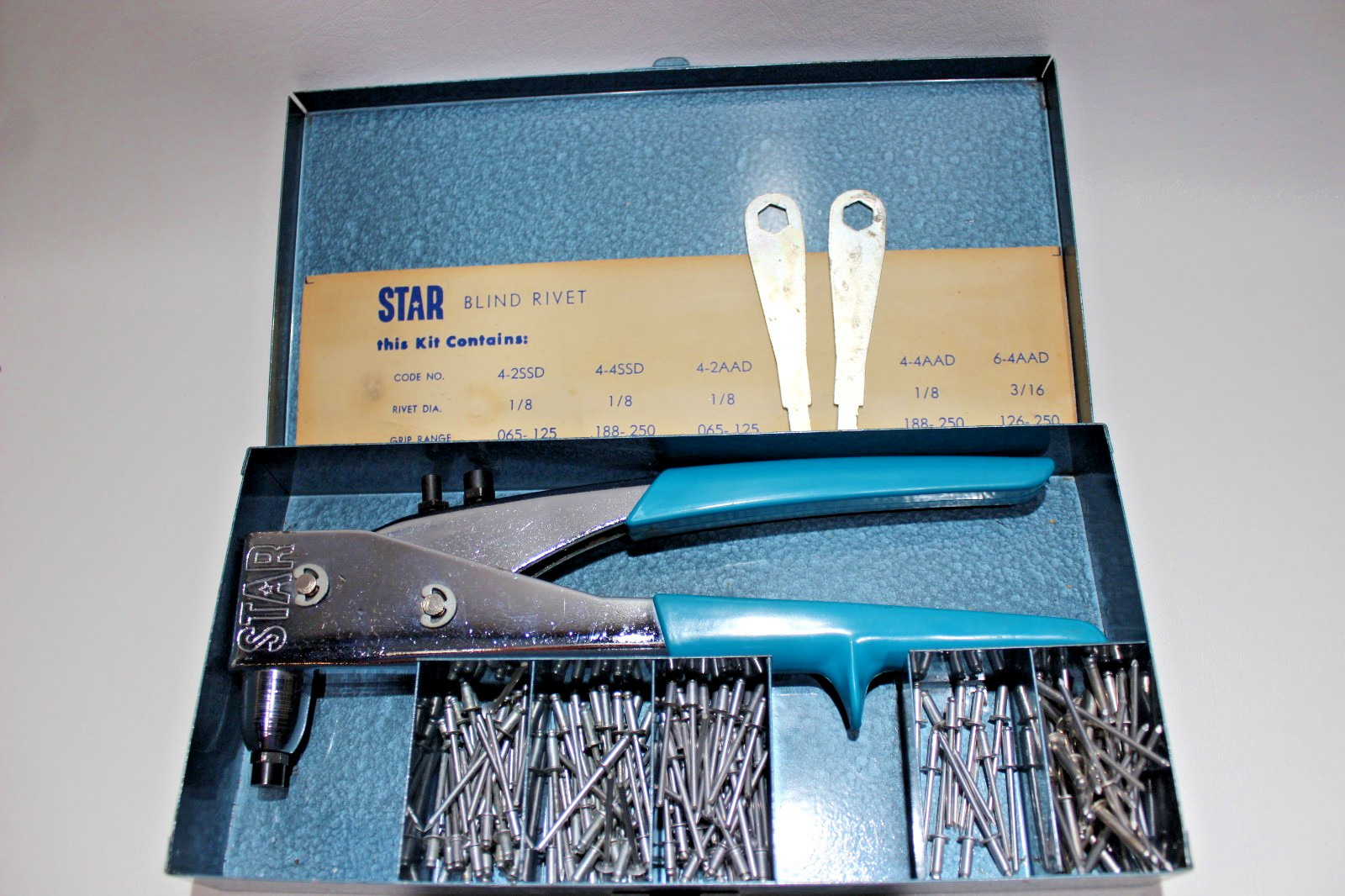 Vintage Star Blind Rivet Tool USA Made with case and rivets Mint