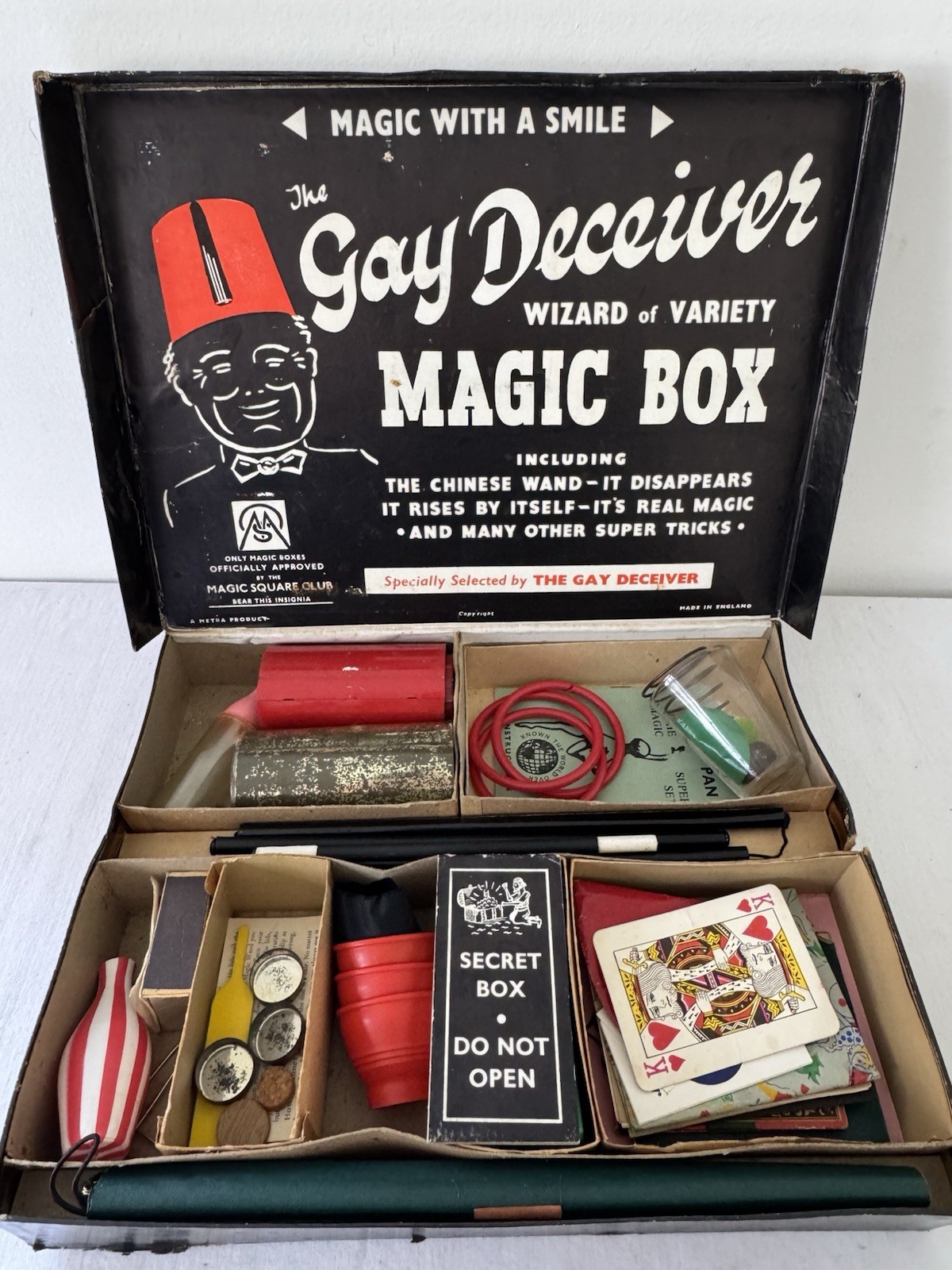 Gay Deceivers Magic Box. 1950s. Metra Wizards Of Variety. BX17