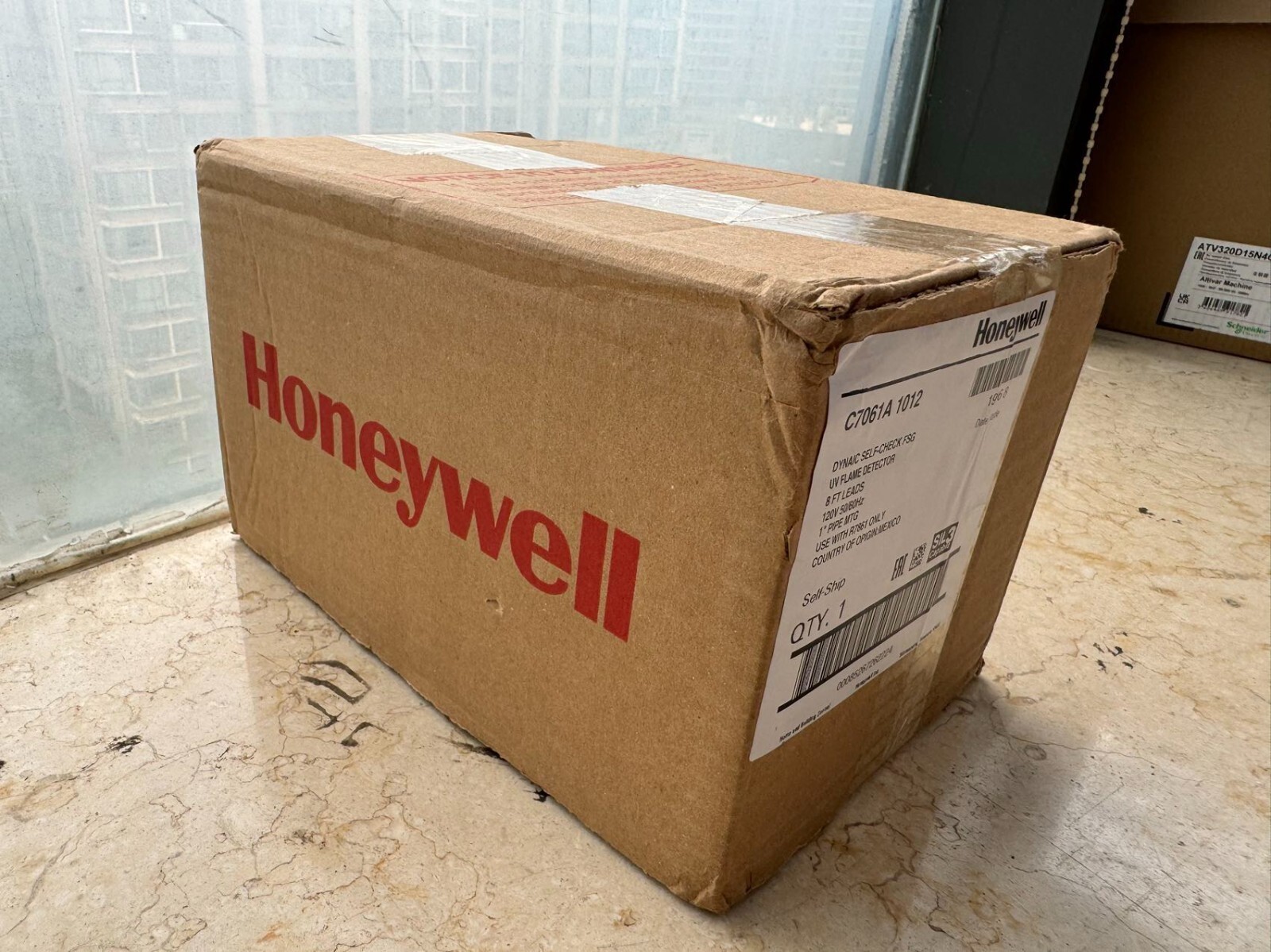 New In Box Honeywell C7061A1012 UV Detection Flame Detector