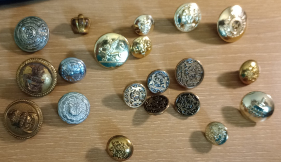 20 British buttons mostly military