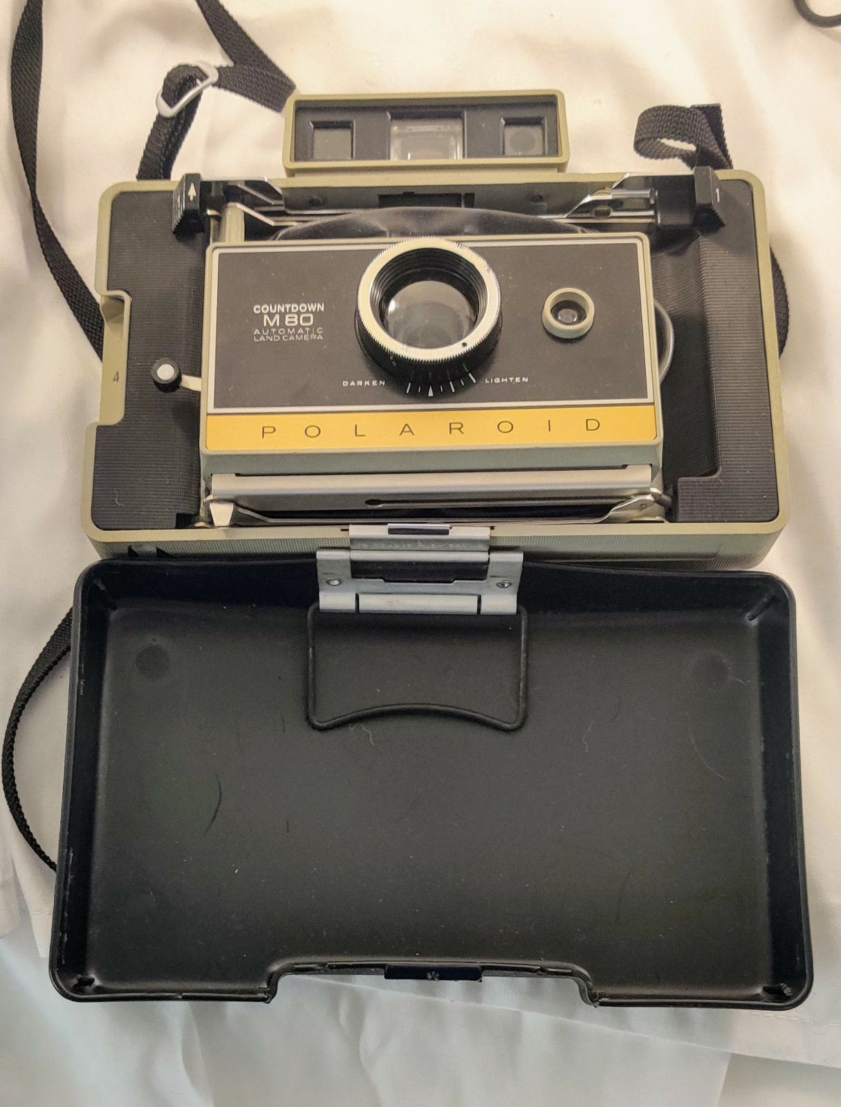 VINTAGE POLAROID COUNTDOWN M80 AUTO LAND CAMERA with Flash Assembly..(Untested)