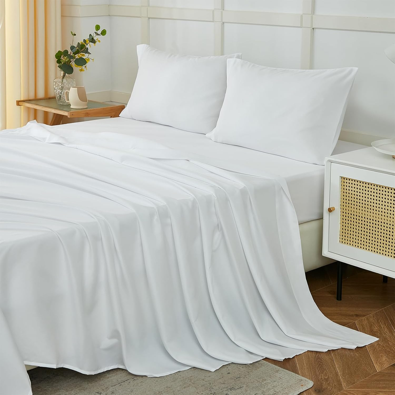 ILAVANDE White Queen Sheets Set 4 Piece,Hotel Luxury Super Soft 1800 Series Micr