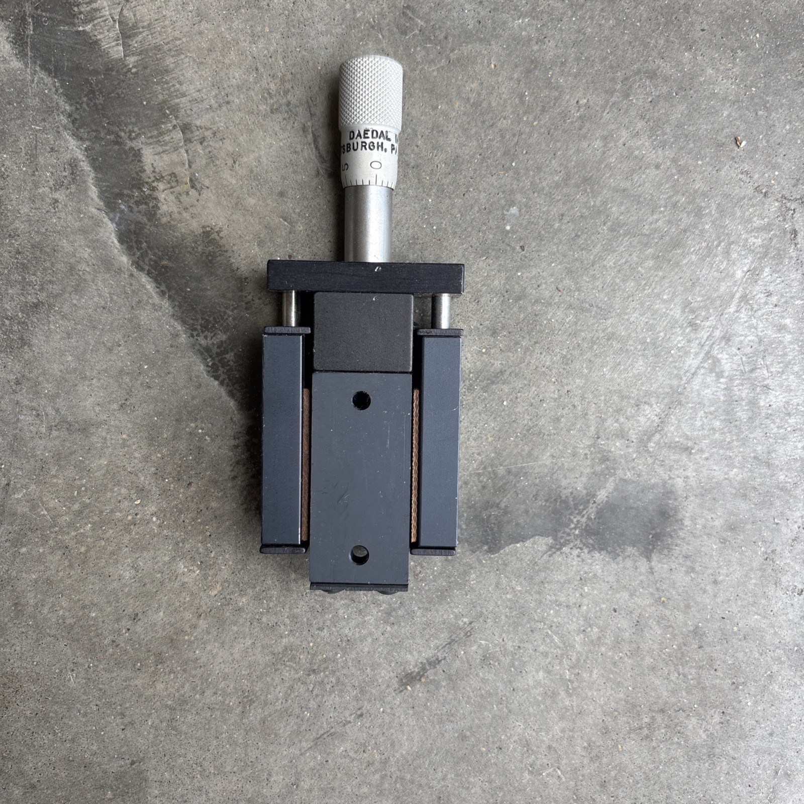 Daedal crossed roller Slide w/ Starrett .001" Micrometer