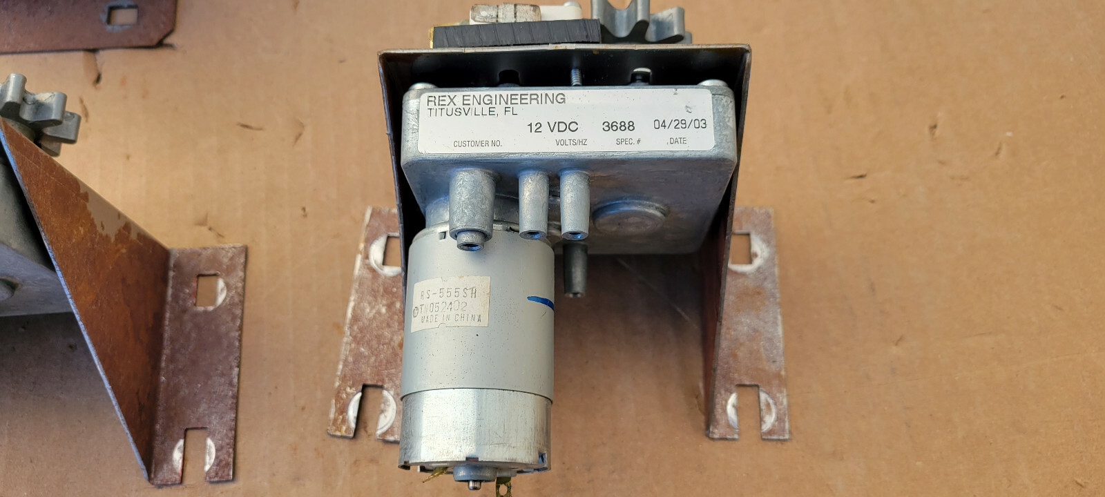 Mr. VIPs by Merit (Components only) Geared distribution motors with brackets