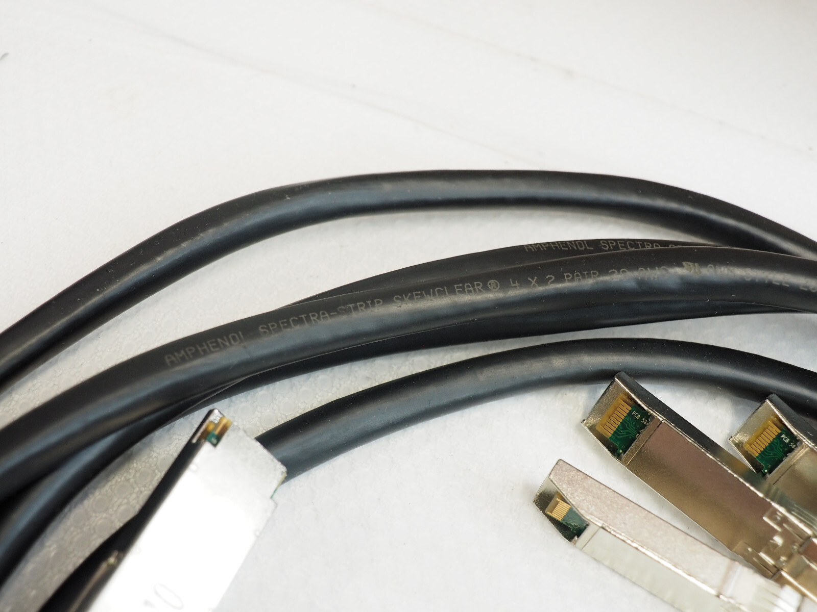 AMPHENOL P/N: 582410003 23811 5m Passive Copper Cable