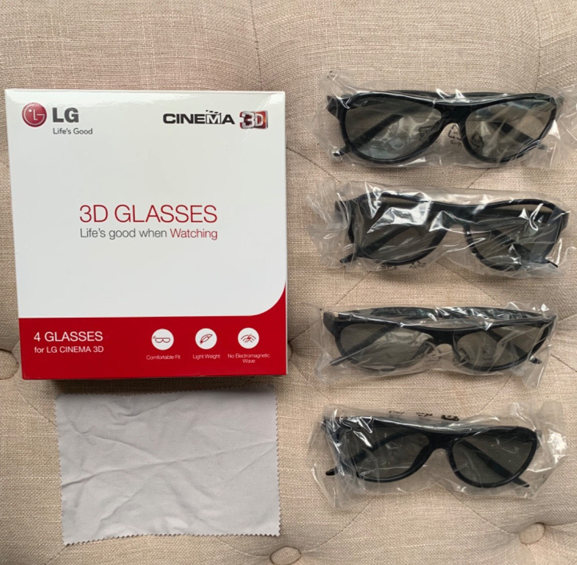 LG 3D Glasses For LG Cinema 3D TV Set of 4 AG-F310 Bundle 2012 Black