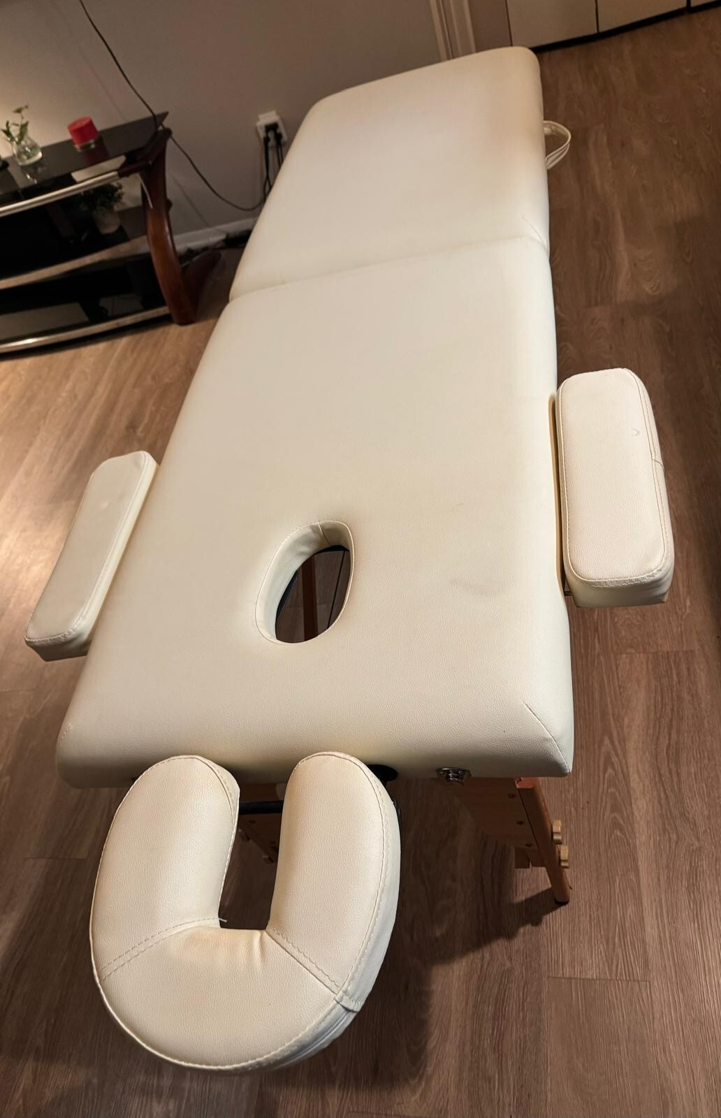 white portable massage table perfect condition