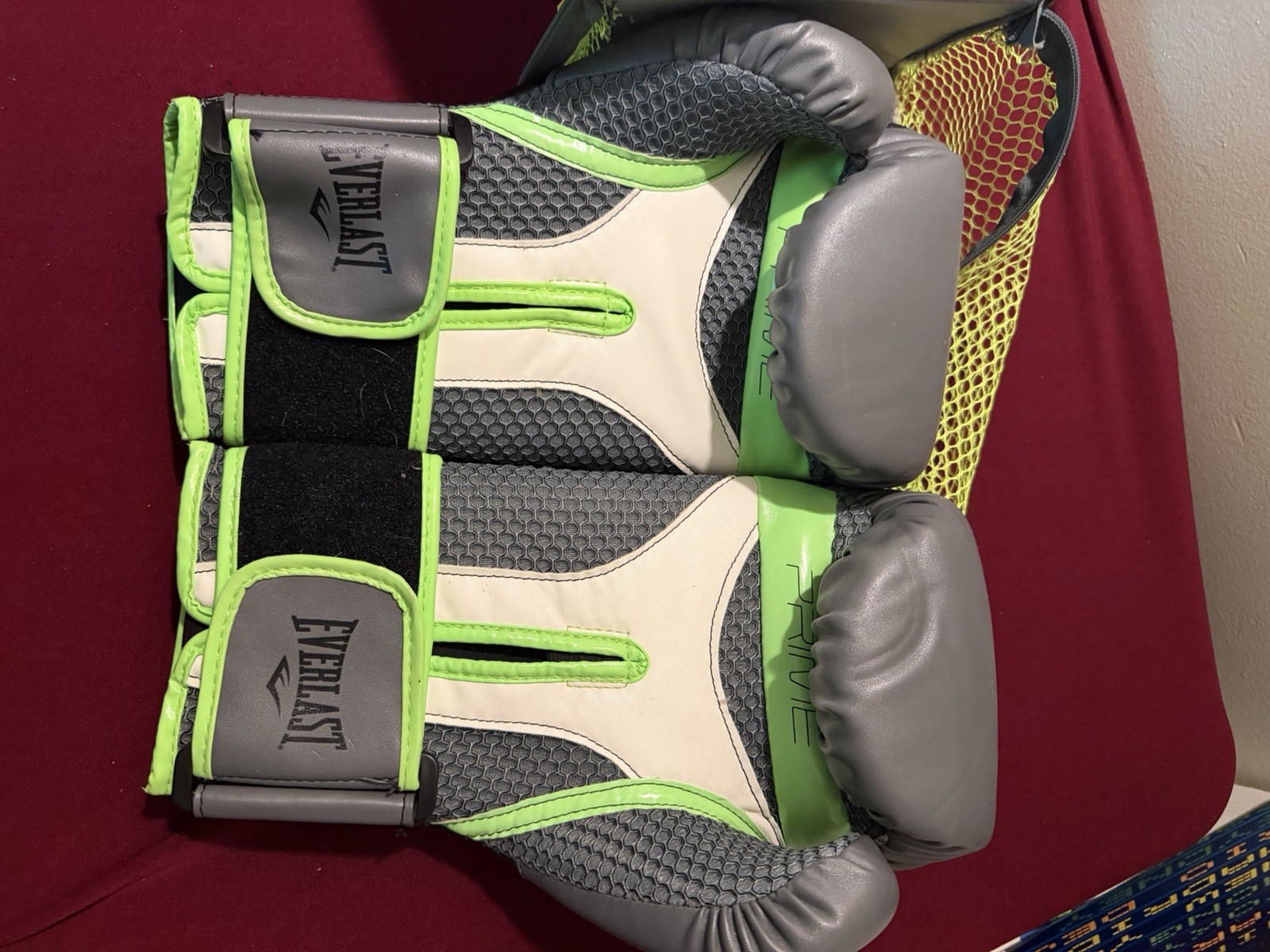 Everlast Prime IsoPlate 16 oz Training Boxing Gloves w/ Carry Case Gray Green