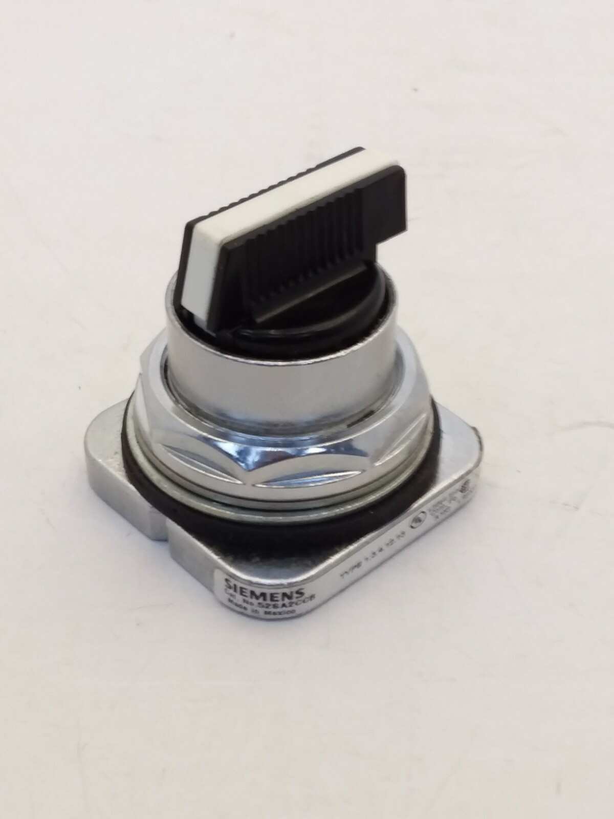 SIEMENS 52SA2CCB SELECTOR SWITCH OPERATOR 3-POS LEFT MAIN RIGHT SPRING RET NNB