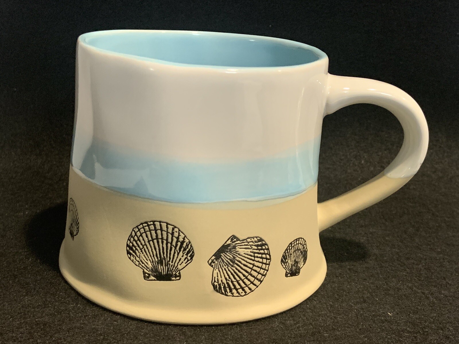 SPECTRUM DESIGN CERAMIC 18 OZ SEASHELL COFFEE MUG COFFEE