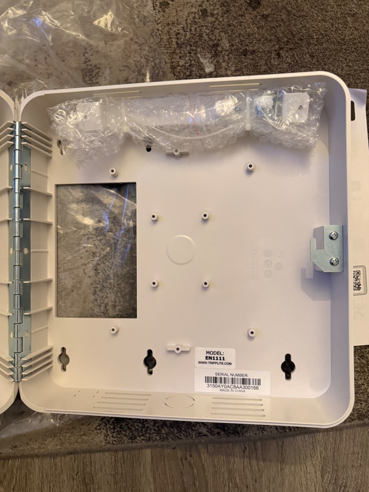 Tripp Lite EN1111 Wireless Access Point Enclosure Mount Box/Open Box -NEW