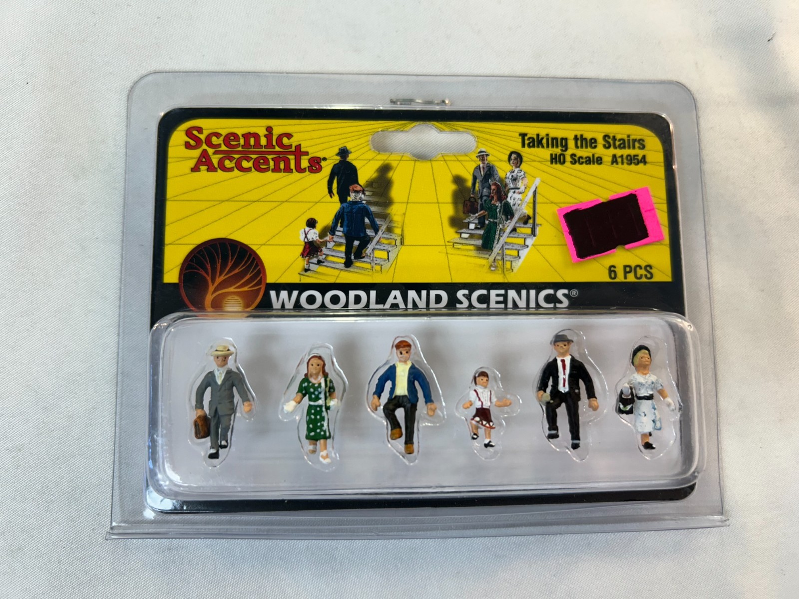 Woodland Scenics A1954 HO Scale Scenic Accents Taking the Stairs (6 Pieces)