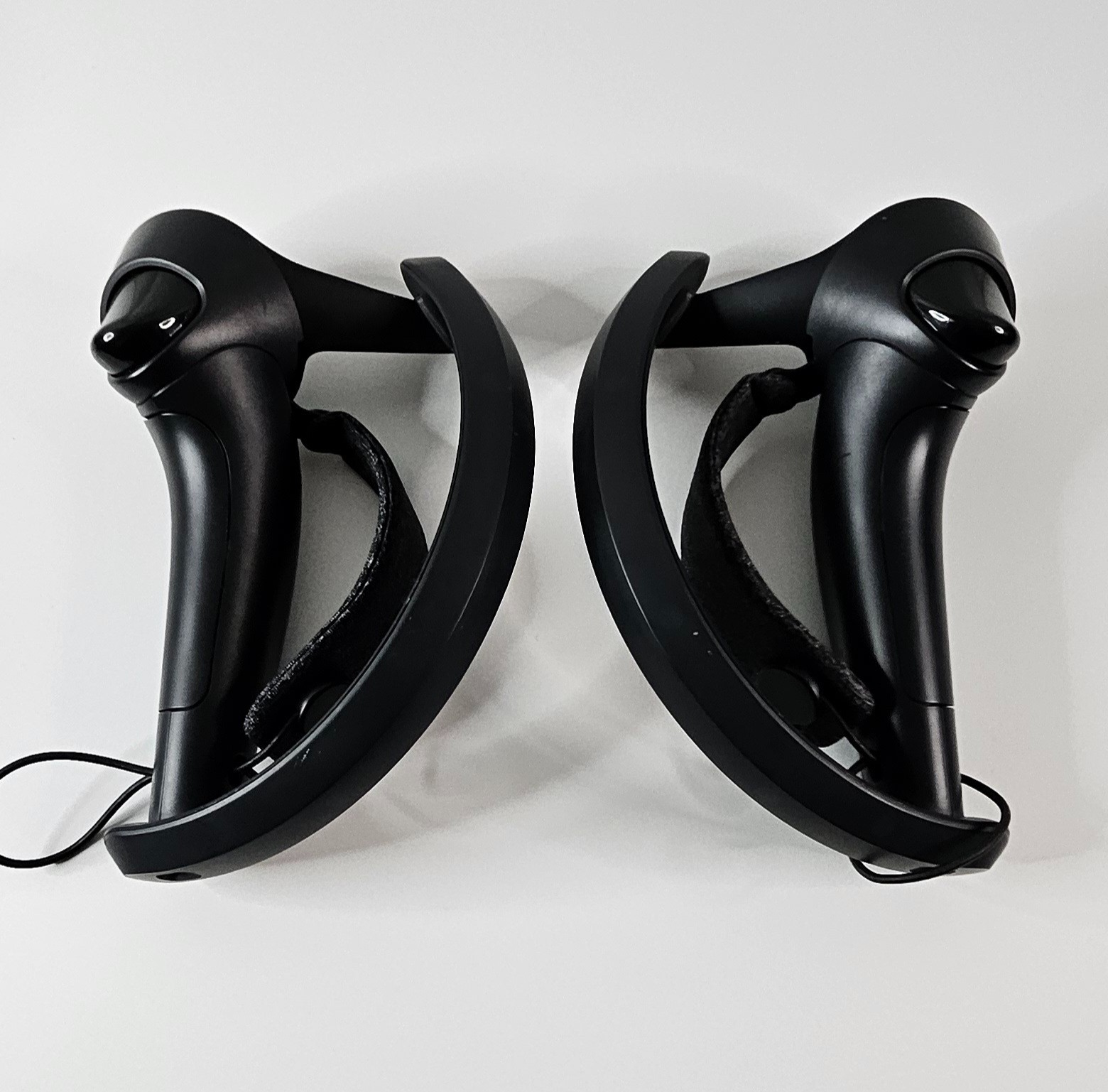 Valve Index VR Headset Full Kit w/ 2.0 Base Stations, Knuckles Controllers