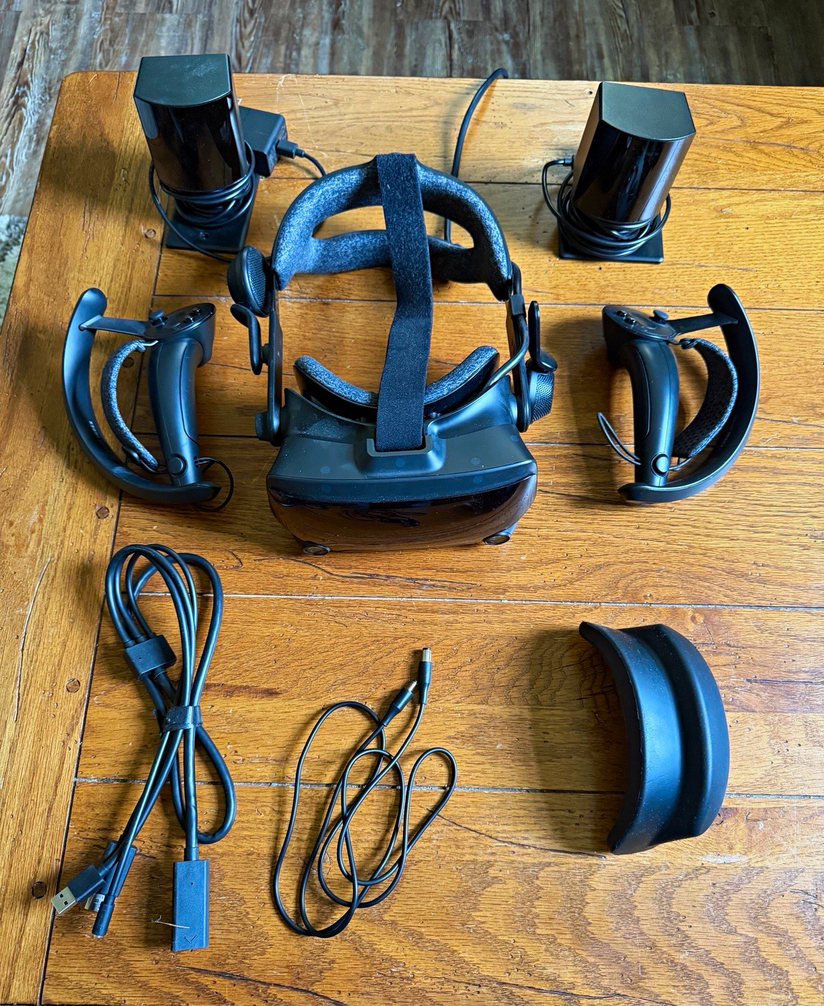 Valve Index VR Headset Kit w/ Base Stations Controllers Black