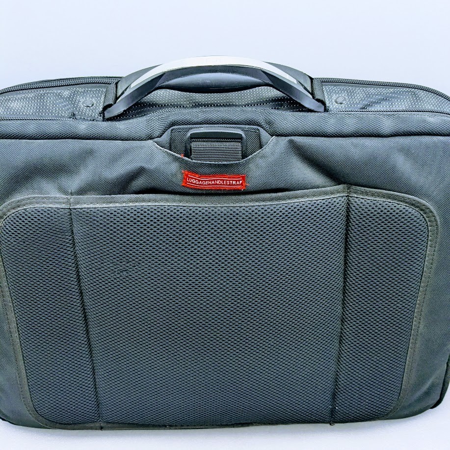 Ogio Technologio, Messenger / Laptop Bag, Two To One Shoulder Strap System, NICE