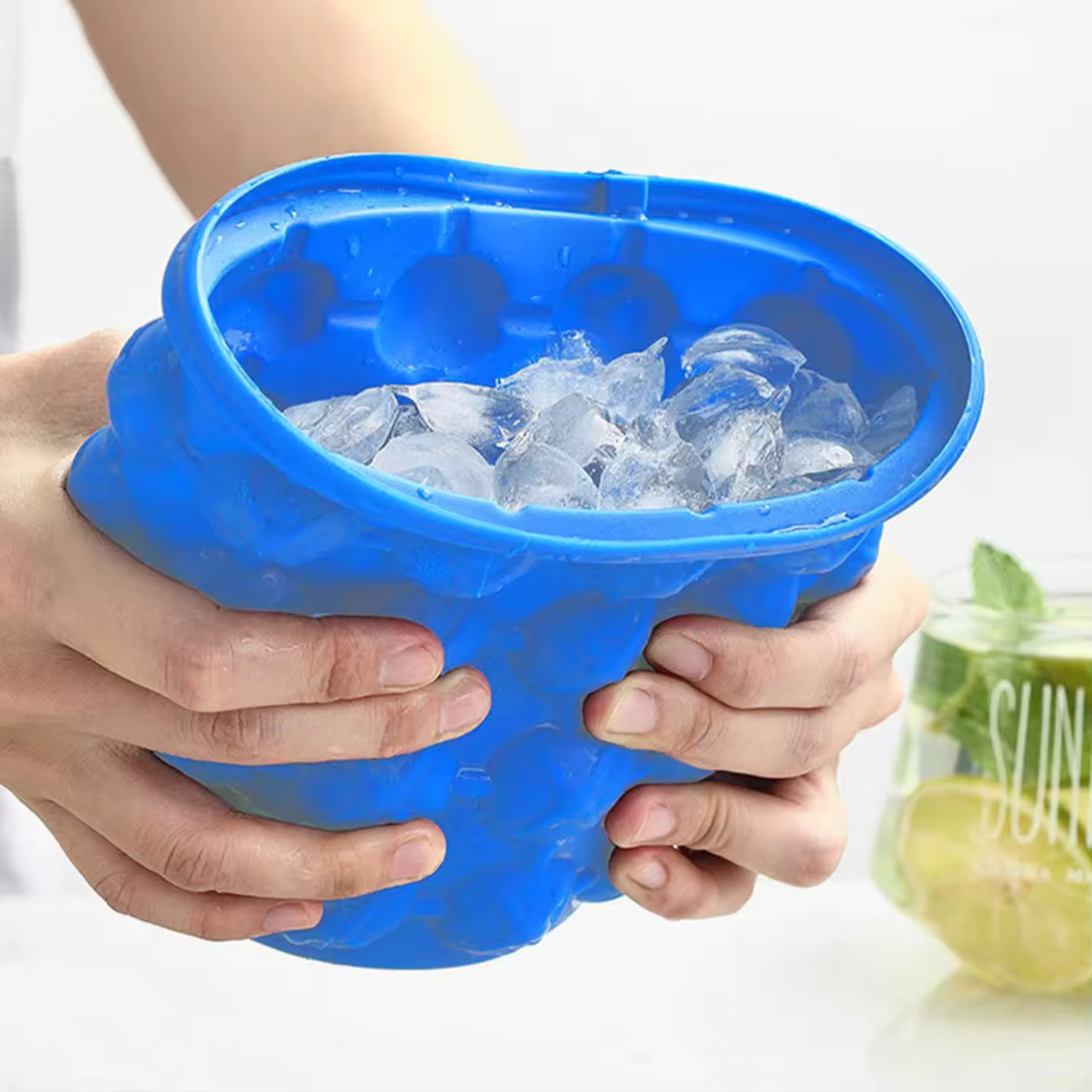 Portable Silicone Ice Cube Maker Bucket