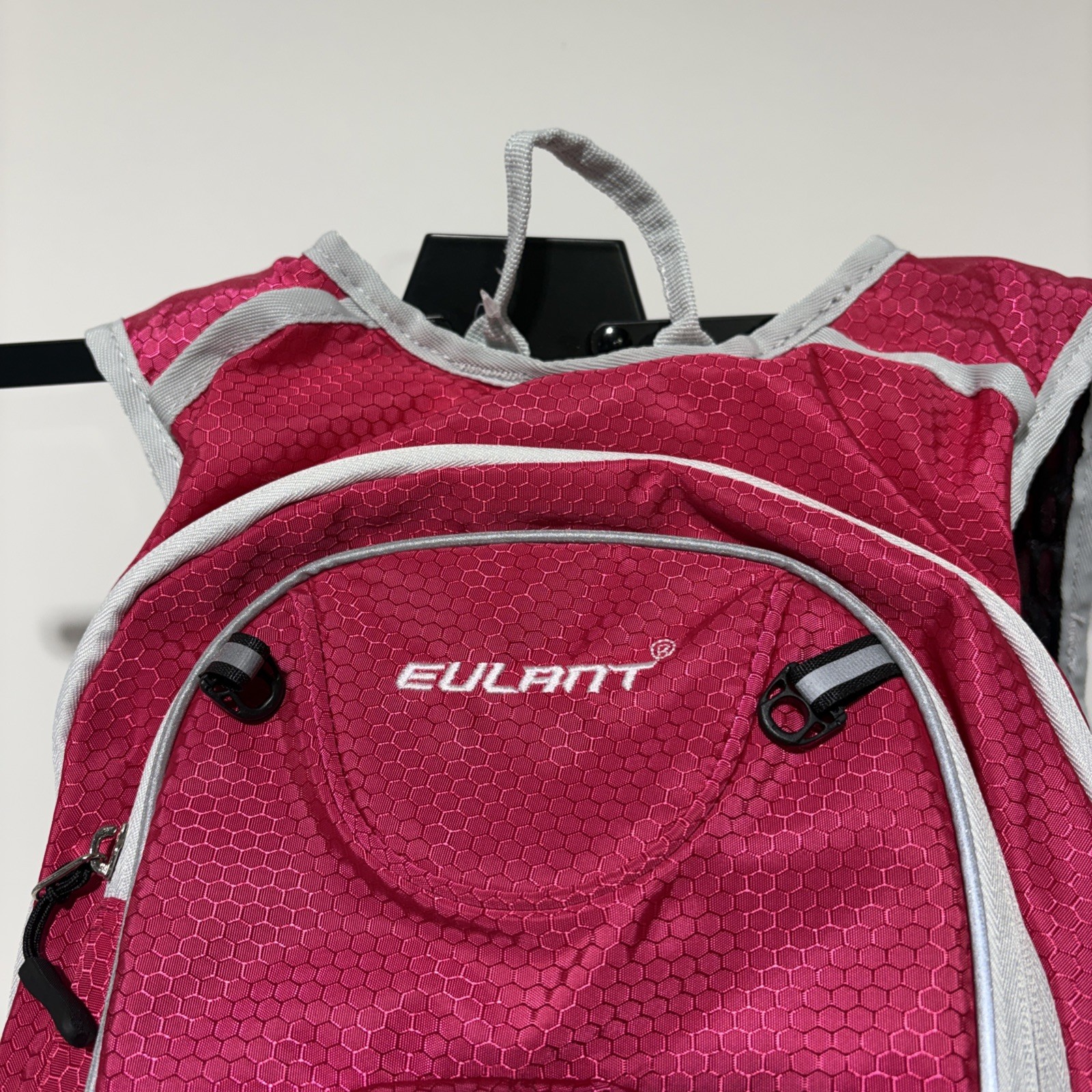15 Inches Lightweight Hiking Backpac. Reflective Strips And Padded Straps