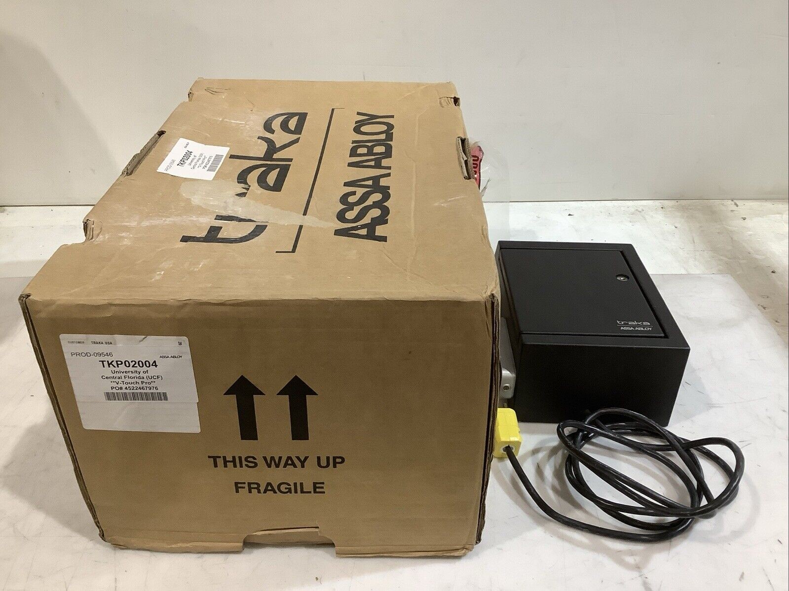 TRAKA R8111 R0128 ELECTRONIC KEY CONTROL SYSTEM CABINET L8H