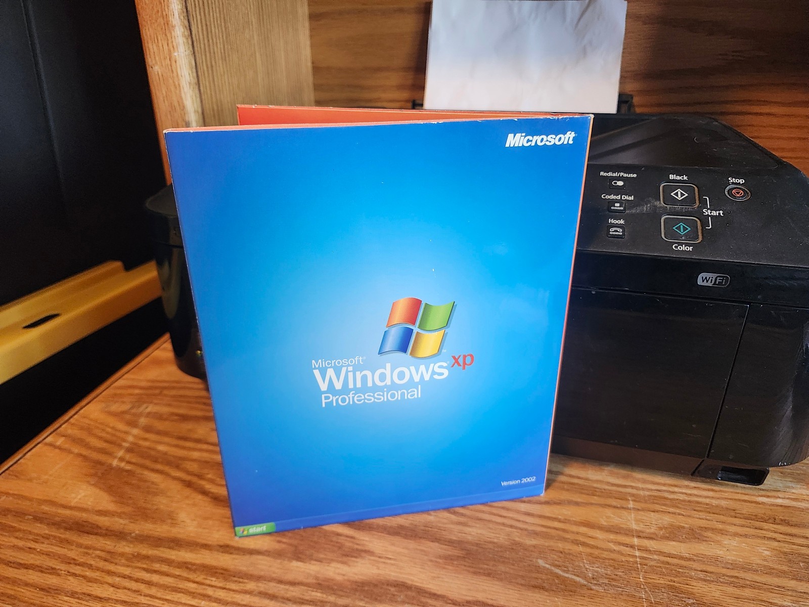 Windows XP Professional Upgrade w/ SP1, Complete w/o Box