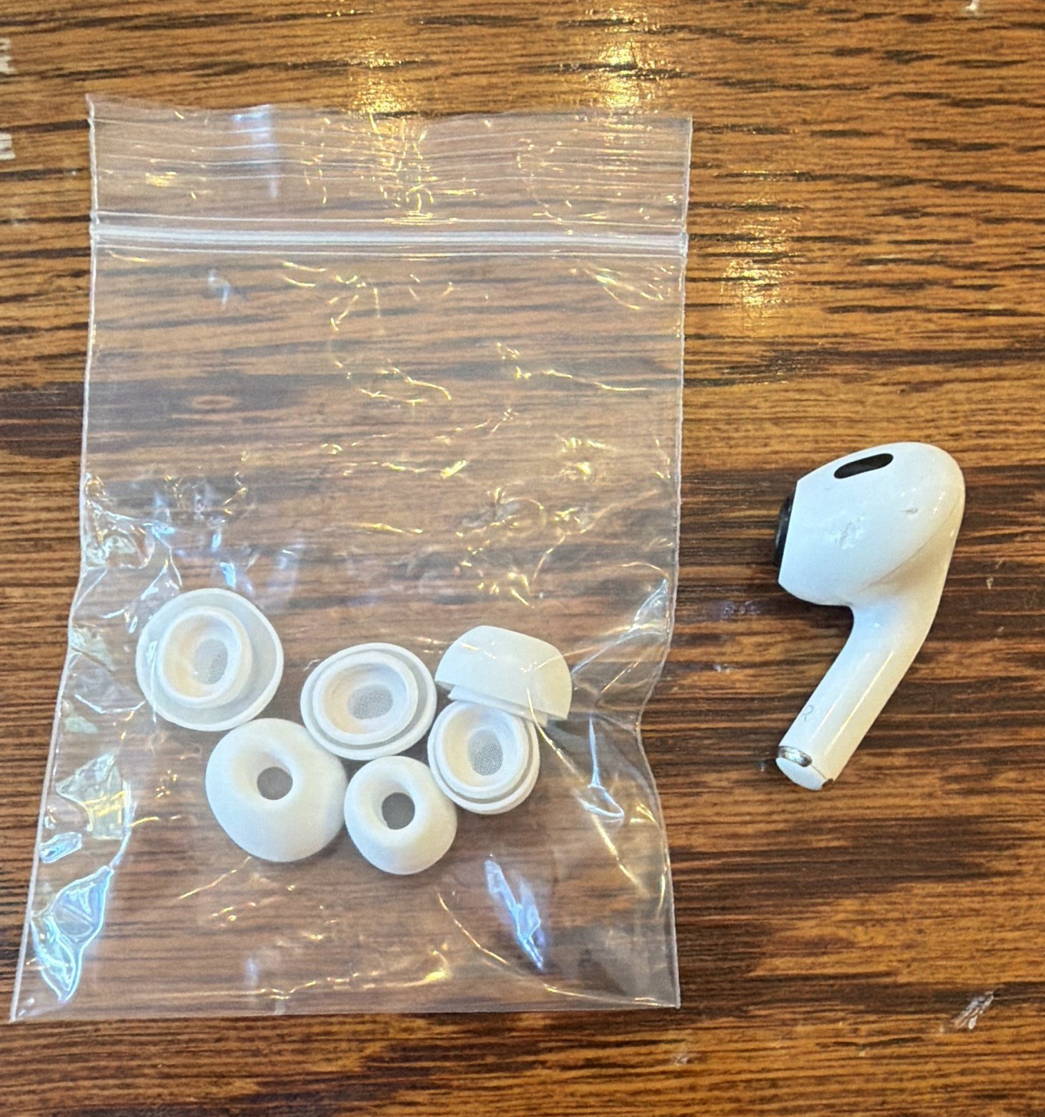 Apple Replacement Earbuds Single Right Wireless Earbud w/ Silicone Tips White