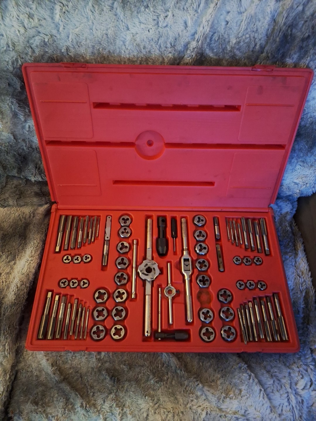 Mac Tools 75-Piece SAE Fractional and Metric Tap & Die Set 676TD