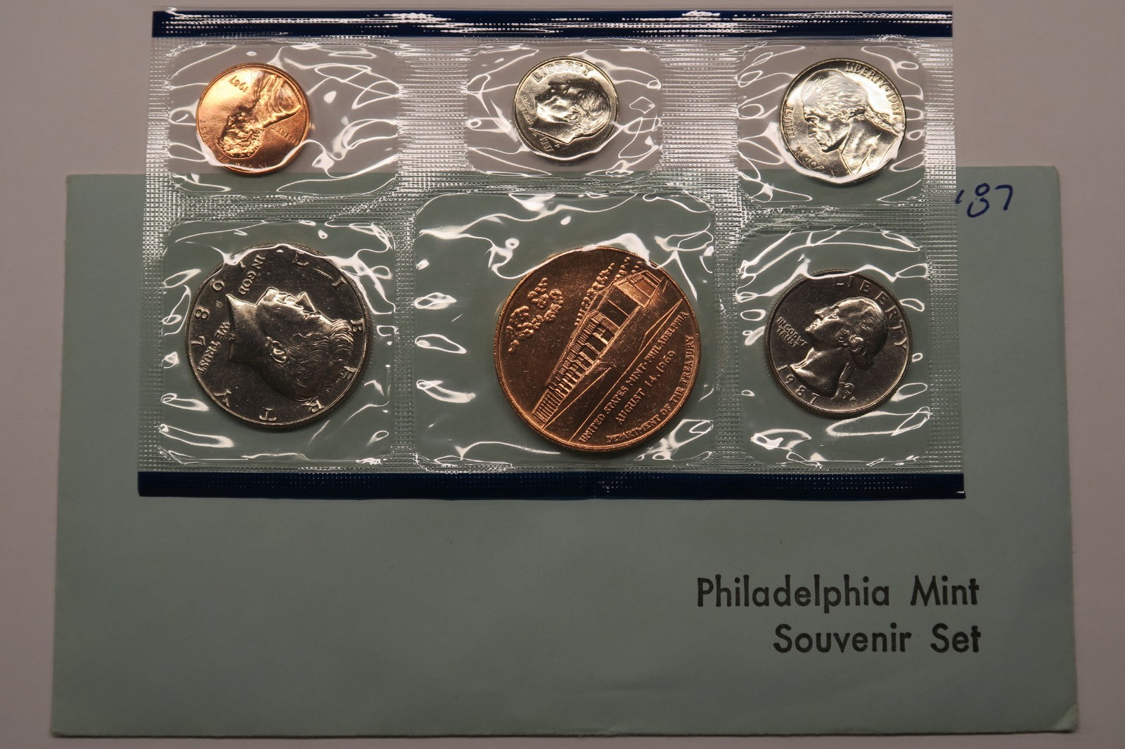 1987 P US Mint Philadelphia Souvenir Set with Envelope, Free Shipping