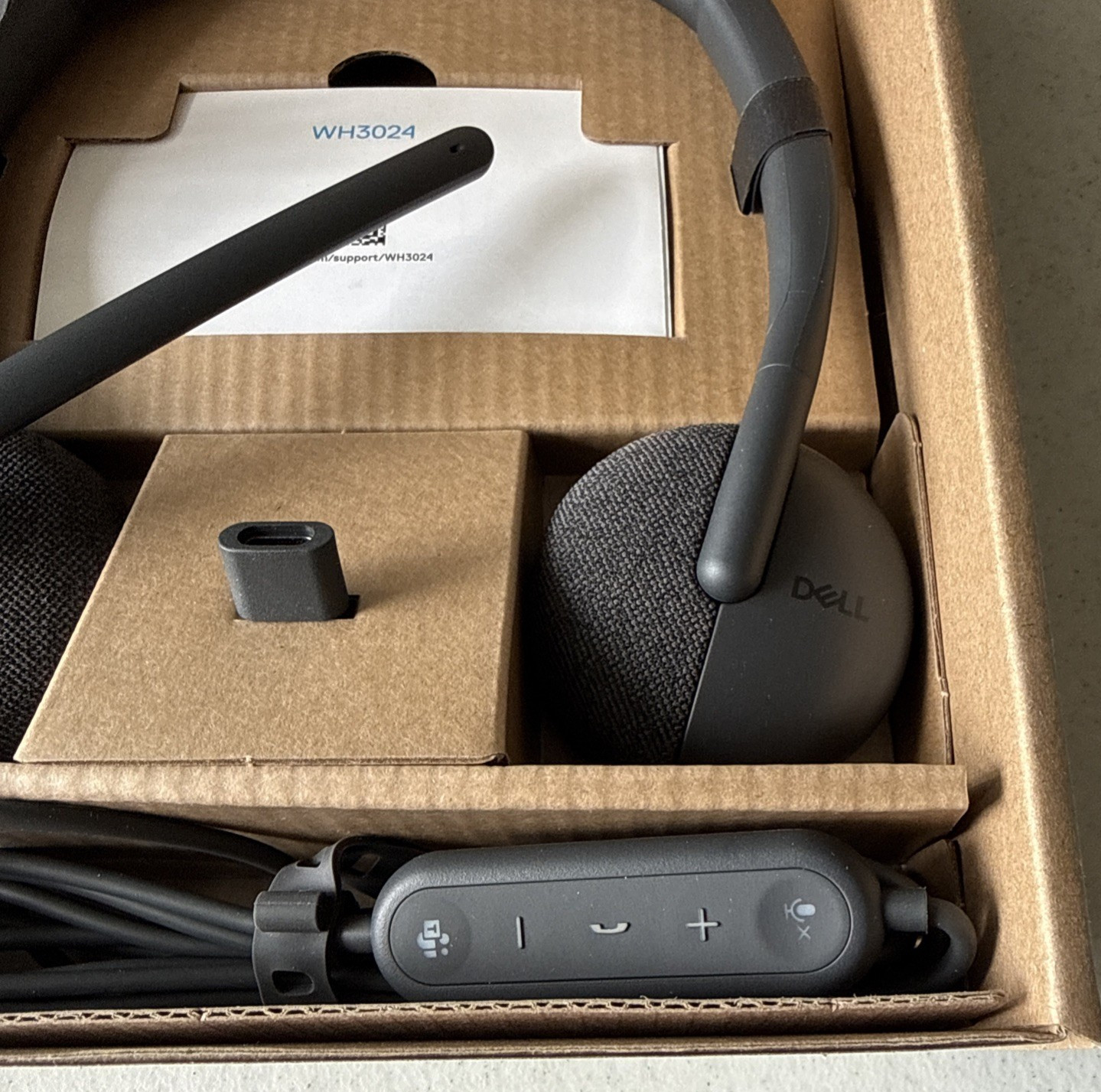 New Dell WH3024 Wired Headset with Built-in Microphone