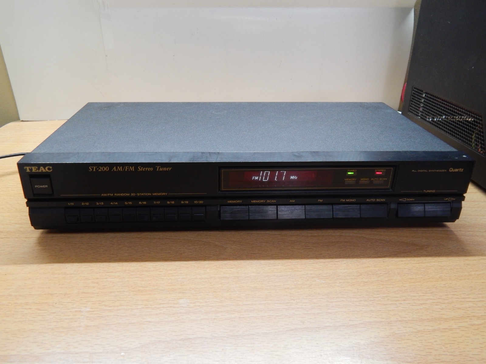 TEAC ST-200 AM/FM STEREO TUNER - TESTED AND WORKING!!