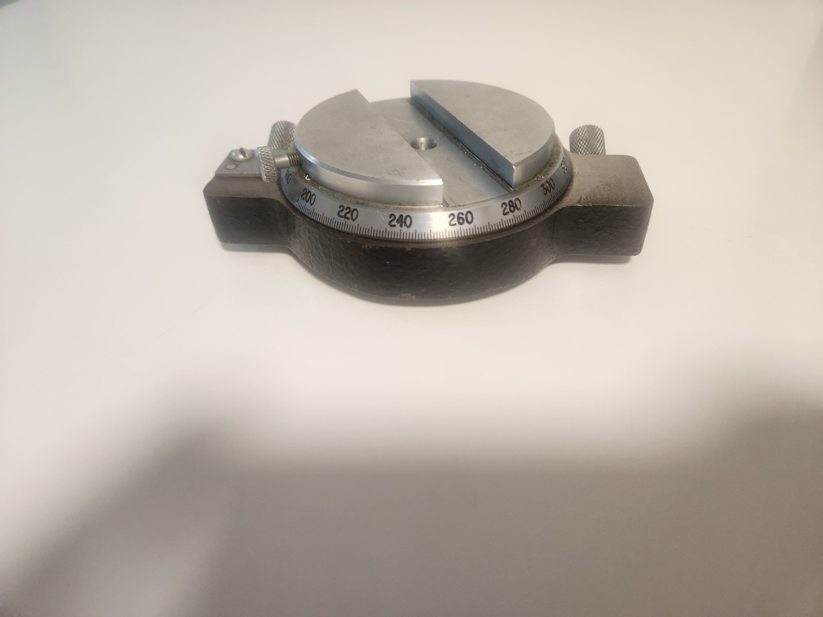 Jones and lamson 4" Dia swivel base comparator stage AC-3070