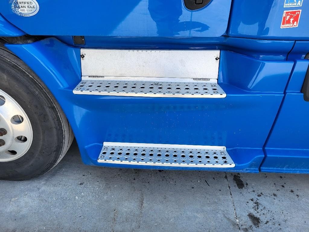 For 2015 FREIGHTLINER CASCADIA 113 SIDE FAIRING Left ,  MN