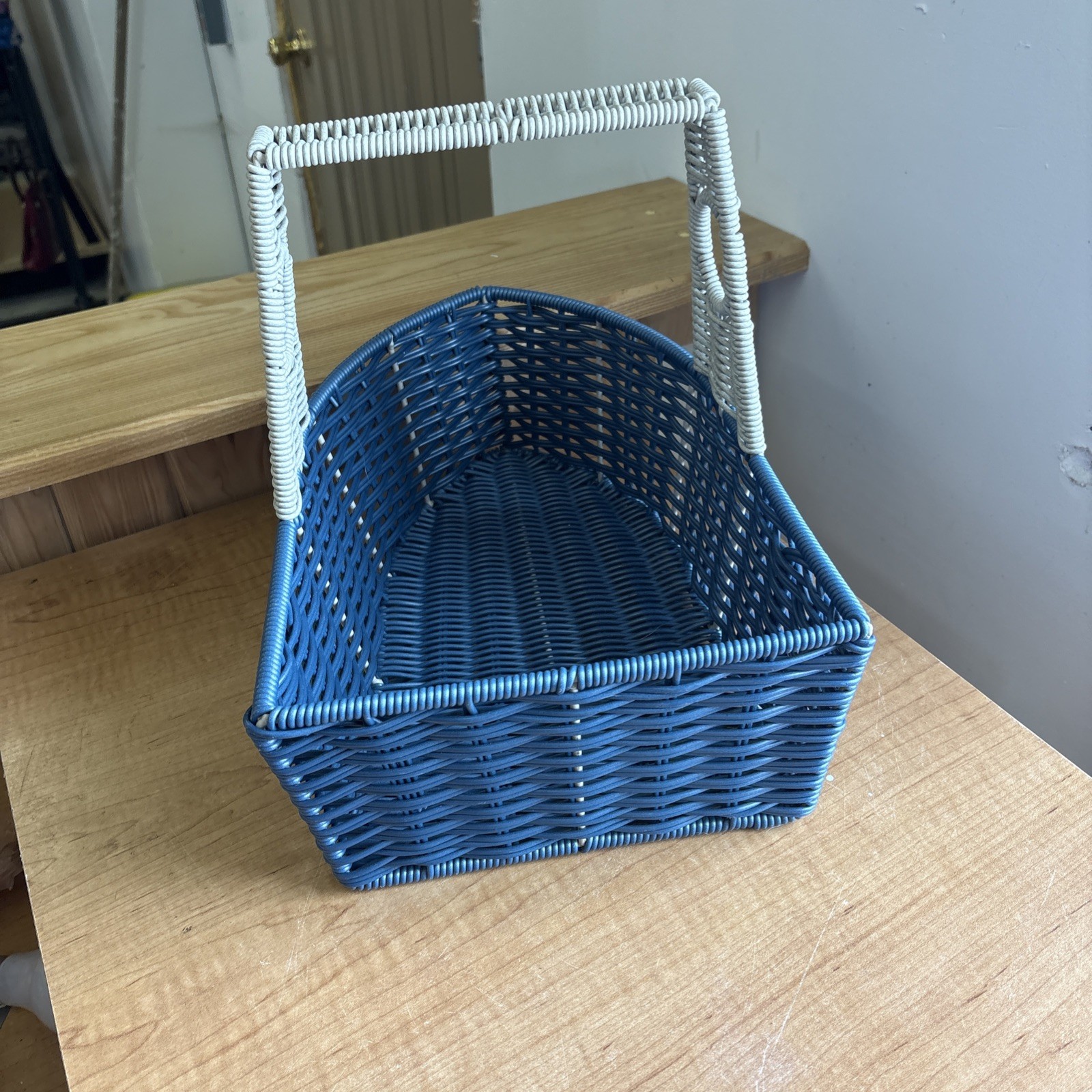 Vintage Wicker Basket Boat Shaped Blue With Gray Handle Nautical Decor 🔥🔥🔥