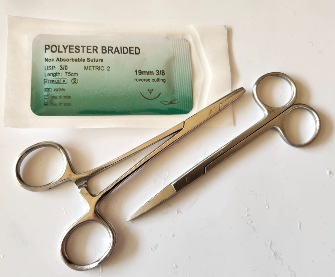 Sutures Thread with Needle Training Suture + needle holder and scissors