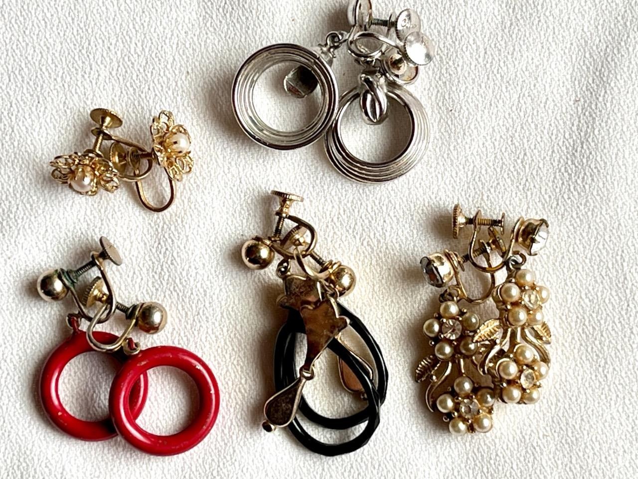Vintage Lotof 5 signed CORO Screwback screw back Earrings #21-18
