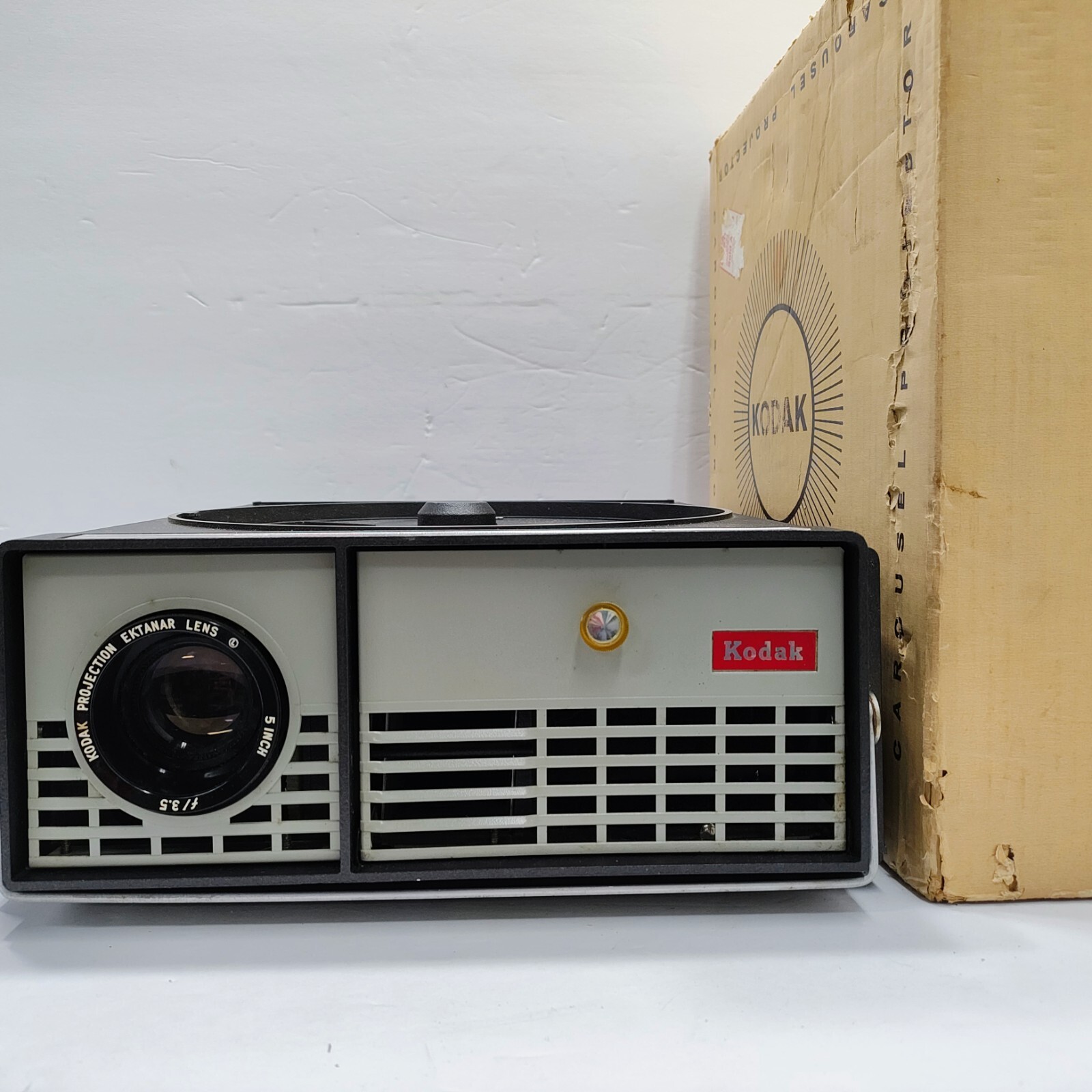 Kodak Carousel Projector 550 Vintage Slide Projector With Box For Parts/Repair!