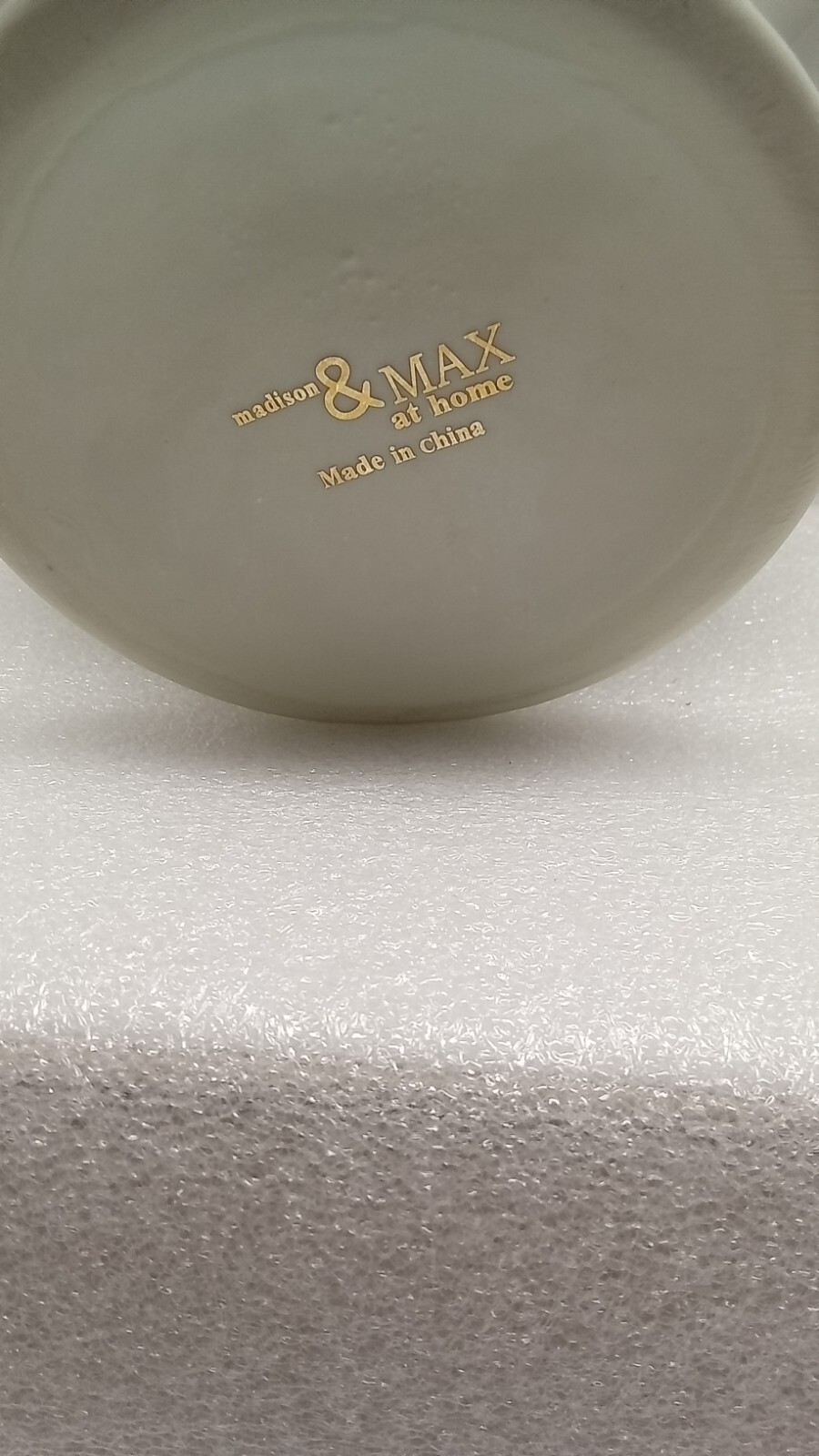 MADISON & MAX HOLLY PORCELAIN BASKET