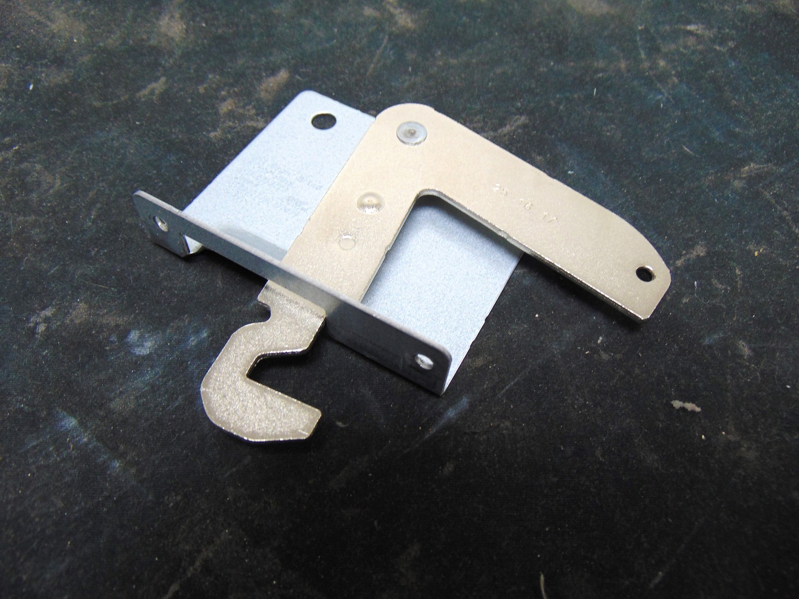 Whirlpool Range WFES5030RZ0 Door Latch 9761013